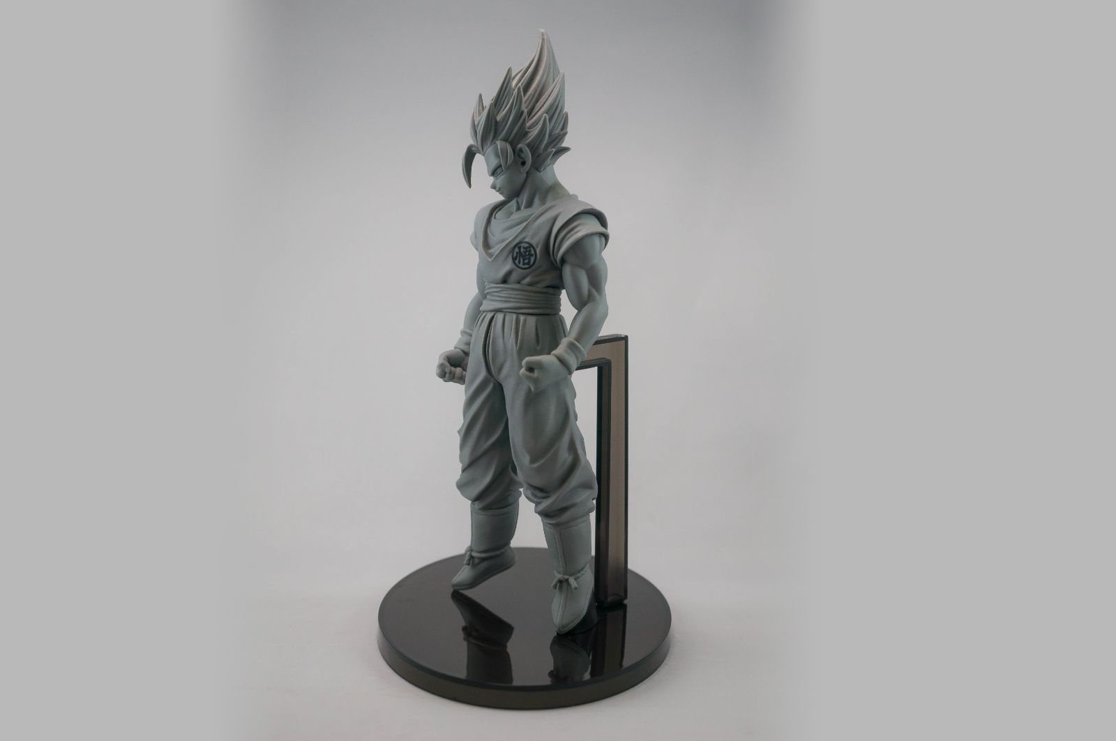 ドラゴンボール 悟空 スーパーサイヤ人 フィギュア グレー