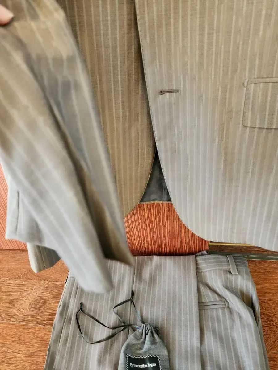 エルメネジルド ゼニア ストライプ スーツ セット