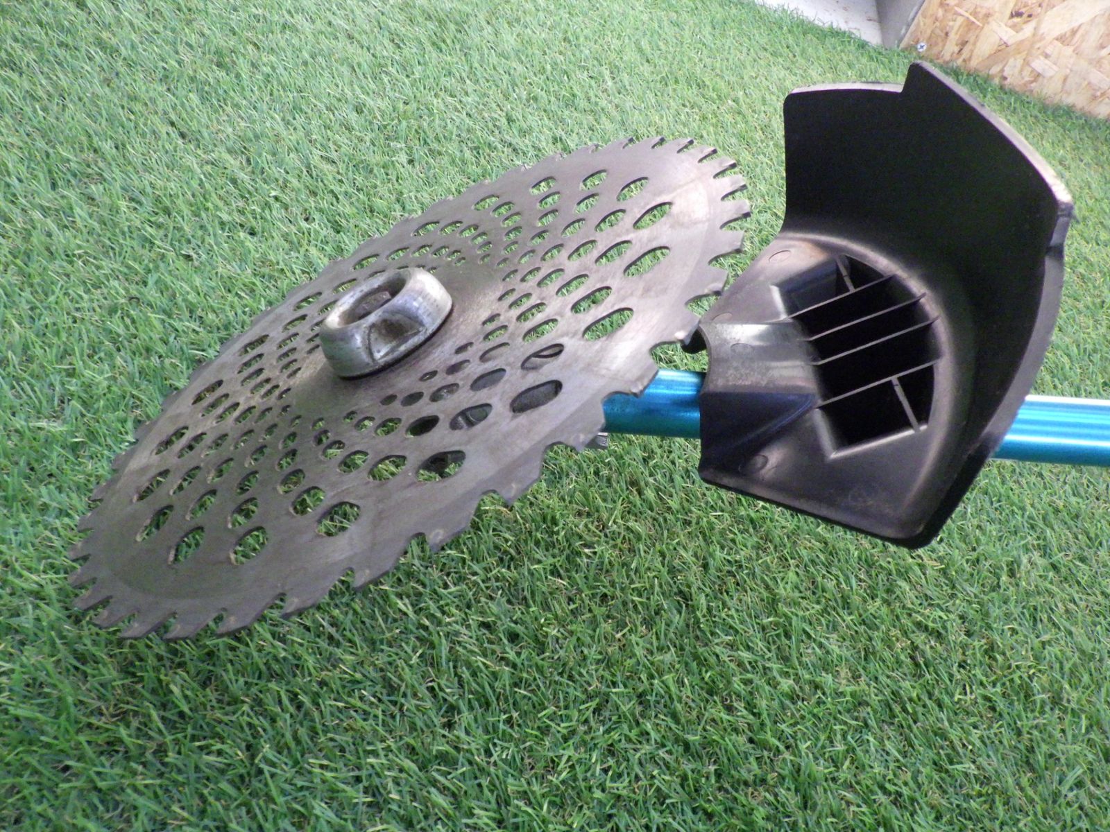 マキタ 充電式草刈機 MUR369UDZ 本体のみ 18V 18V 刈込幅255mmチップソー付 Uハンドル 動作 済 品 北海道沖縄離島 YUZUMIYA_COM