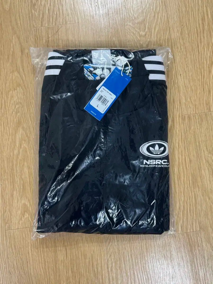 adidas(アディダス) ウインドブレーカー NSRC 新品