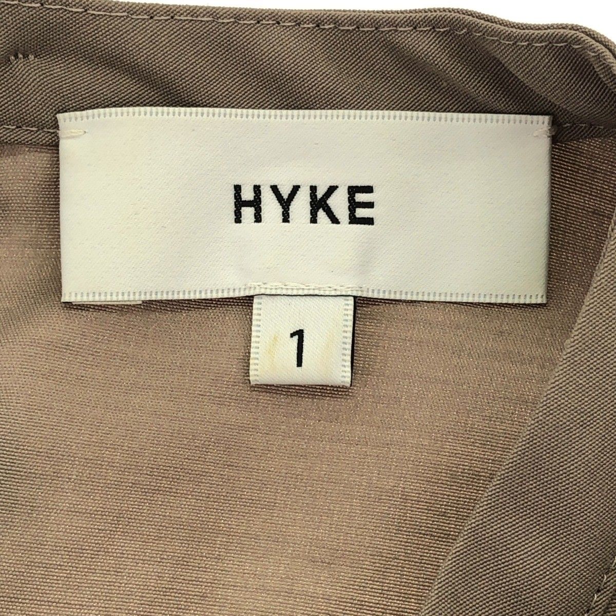 Hyke ハイク シャーリングタフタトップス HYKE（ハイク）の「＜HYKE（ハイク）＞TAFFETA SHIRRED TOP