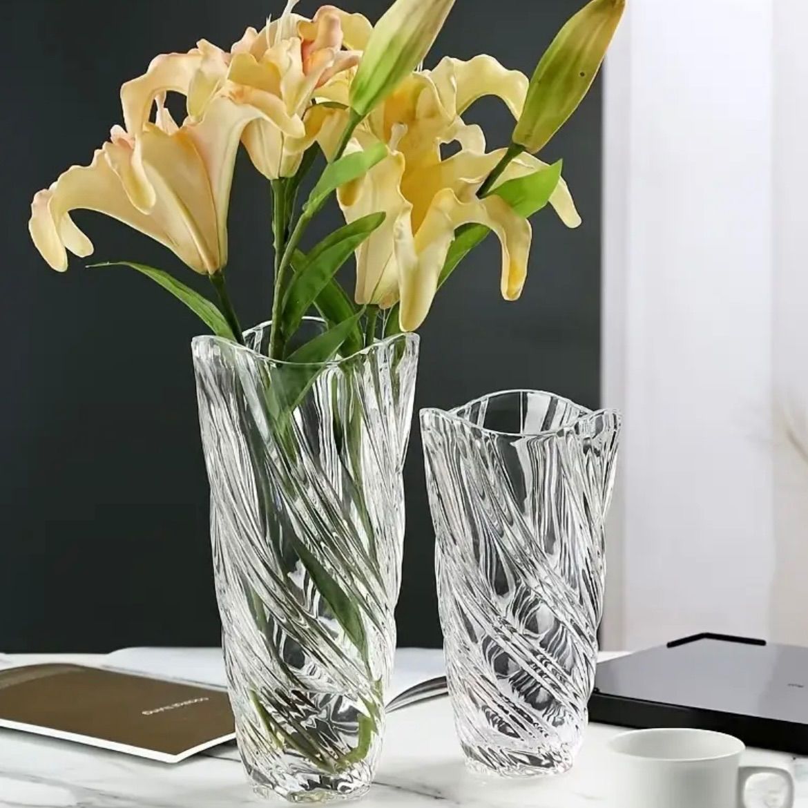 ☆SALE12/16まで☆クリスタルガラス 花瓶 幾何学デザイン 約30cm 花瓶