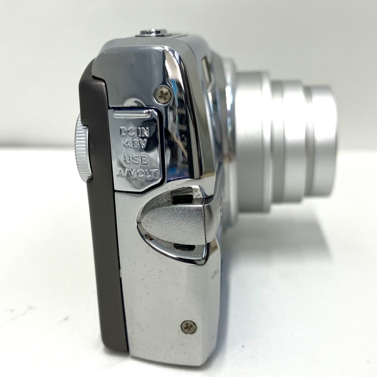 1020 コンパクトデジタルカメラ