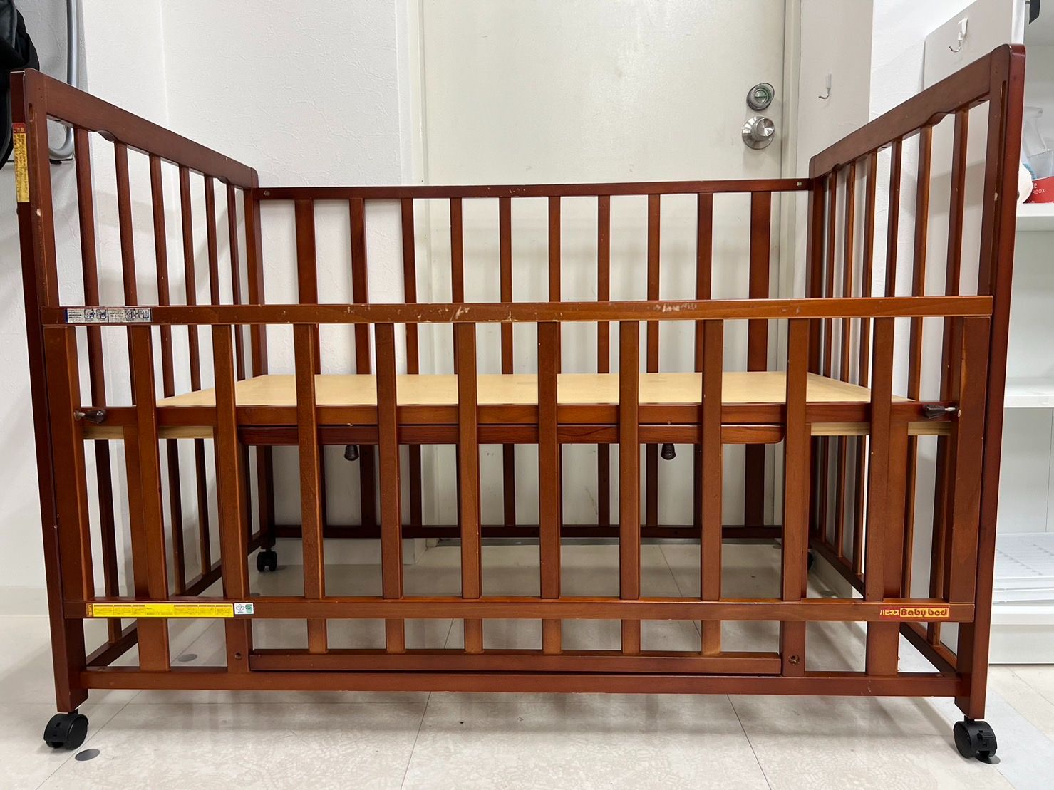 ハピネス Baby bed ベビーベッド 2014年製 - ベビーベッド、家具 ハピネス Baby bed ベビーベッド 2014年製 - ベビーベッド、家具