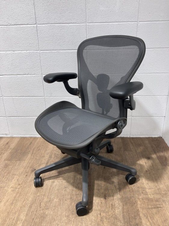 アウトレット品 ハーマンミラー 可動肘付アーロンチェア Bサイズ フル装備 リマスタード版 小キズ有 AER1B23DWALPGG1G11BBBK23103