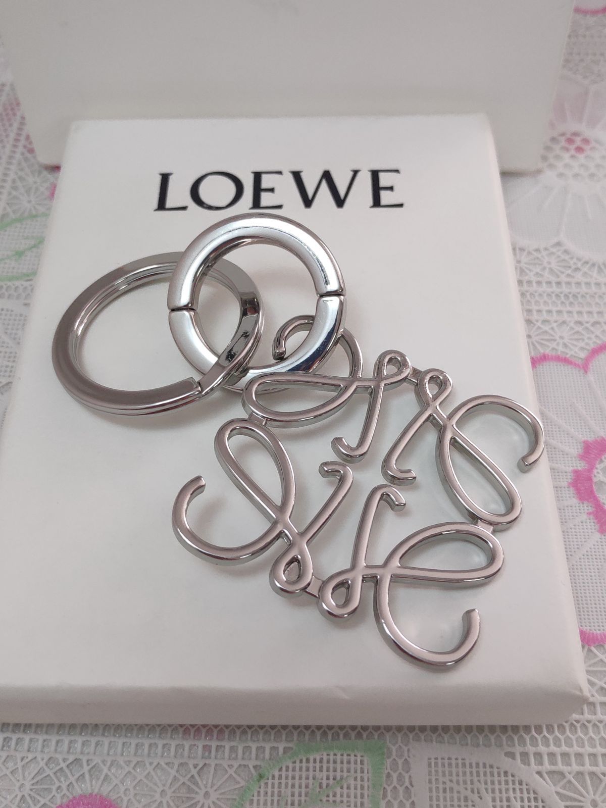 美品✨LOEWEキーホルダー　キーリング　シルバー　アナグラム　バッグチャーム 美品✨LOEWEキーホルダー キーリング シルバー アナグラム