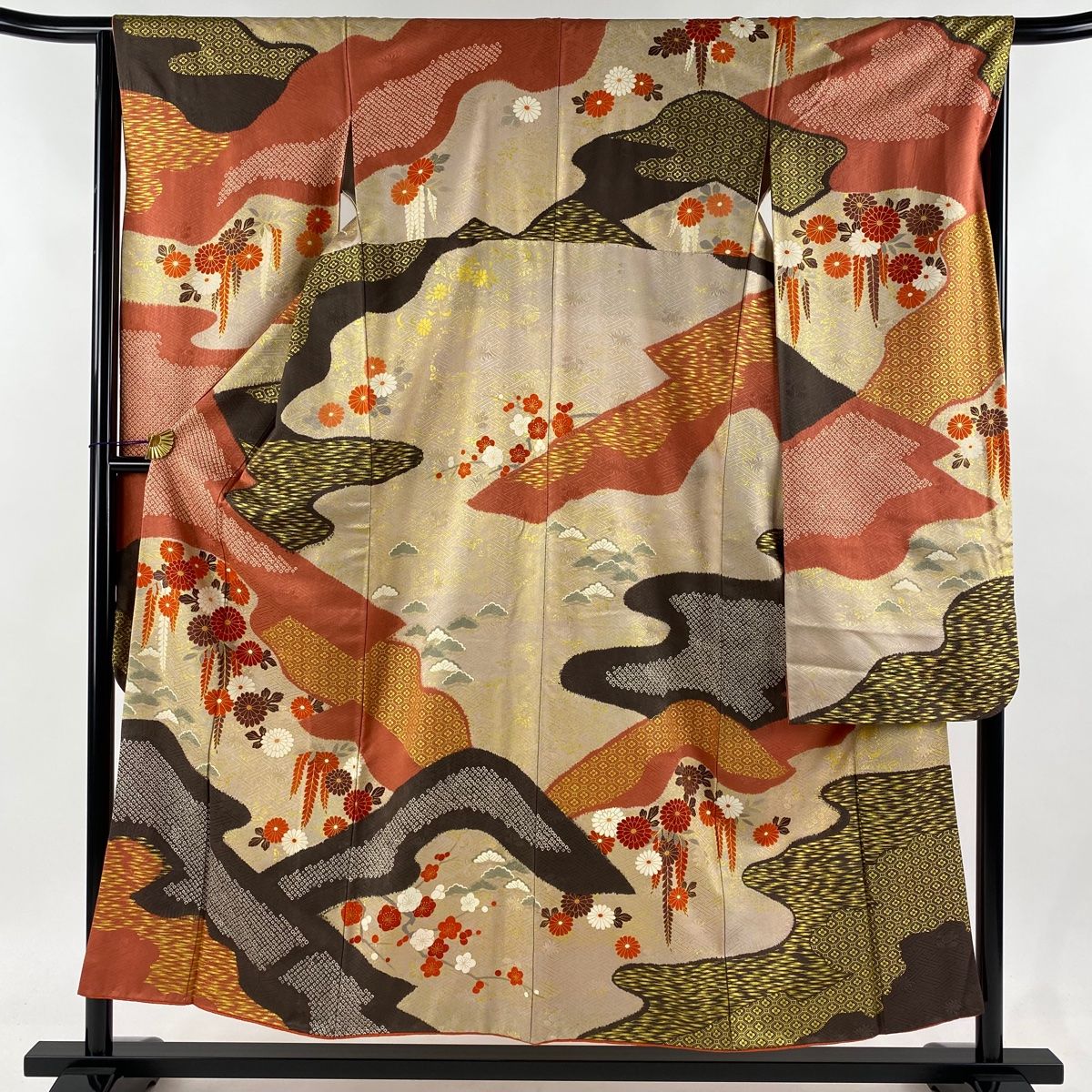 振袖 身丈153cm 裄丈65cm M 袷 菊 霞 絞り 金彩 茜色 正絹 名品 【中古  