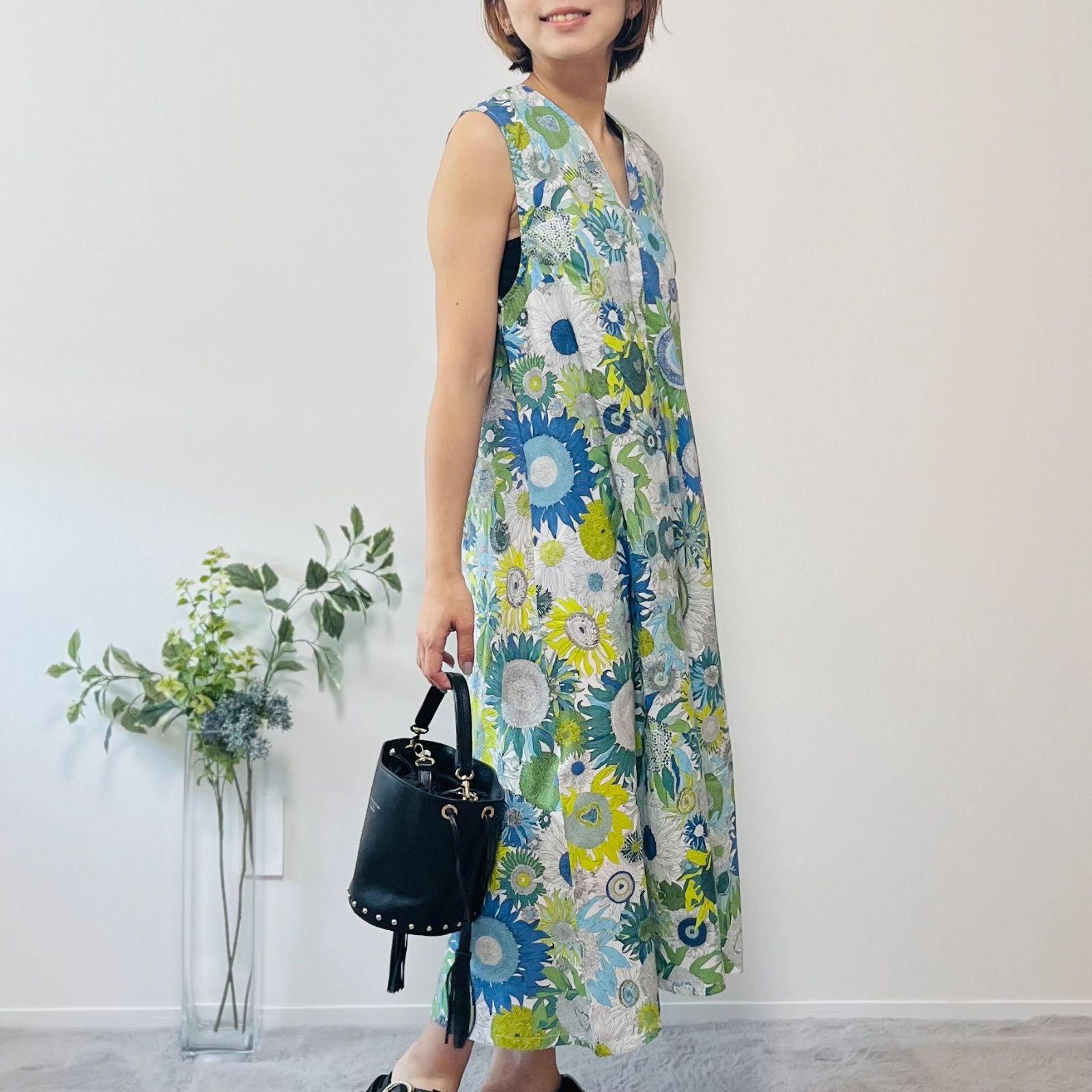 【匿名配送】LIBERTY柄　リバティ柄　ロングワンピース　花柄　ひまわり 楽天市場】リバティ柄ひまわりV字ネックAラインワンピース