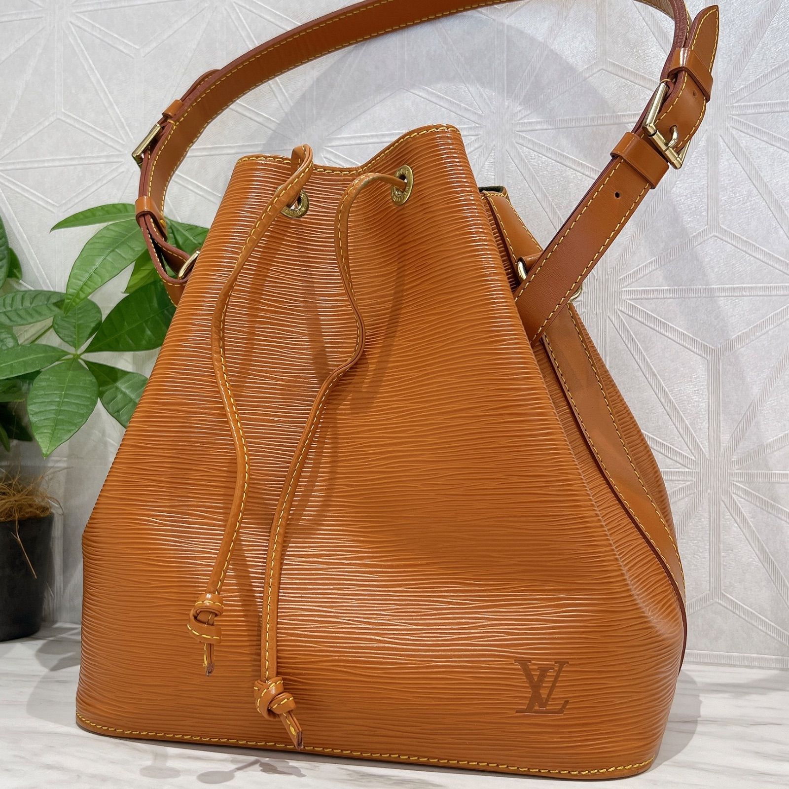 美品 ルイヴィトン LOUIS VUITTON プチノエ M44108 肩掛け ワン 