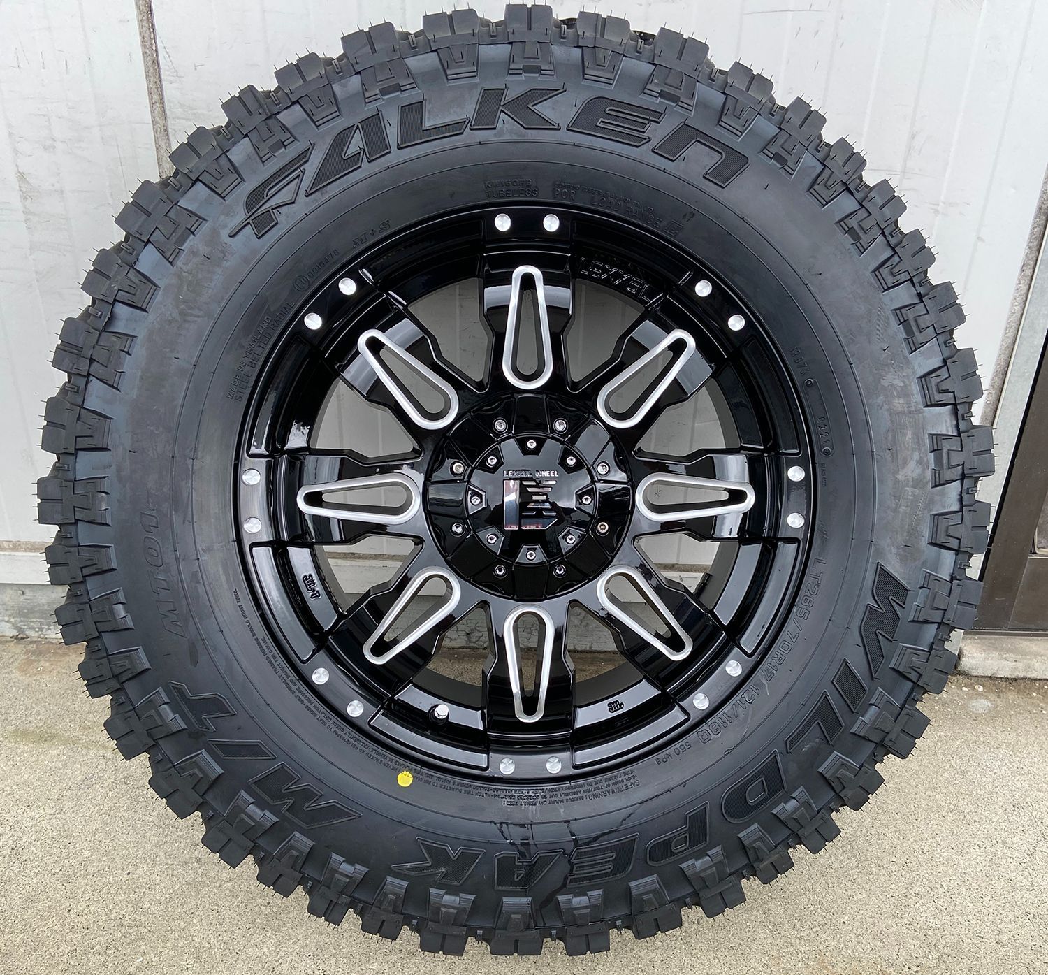 プラド ハイラックス FJ H3 タイヤホイールセット 17インチ Balano FALKEN Wildpieak MT01 265/70R17  285/70R17 - メルカリ