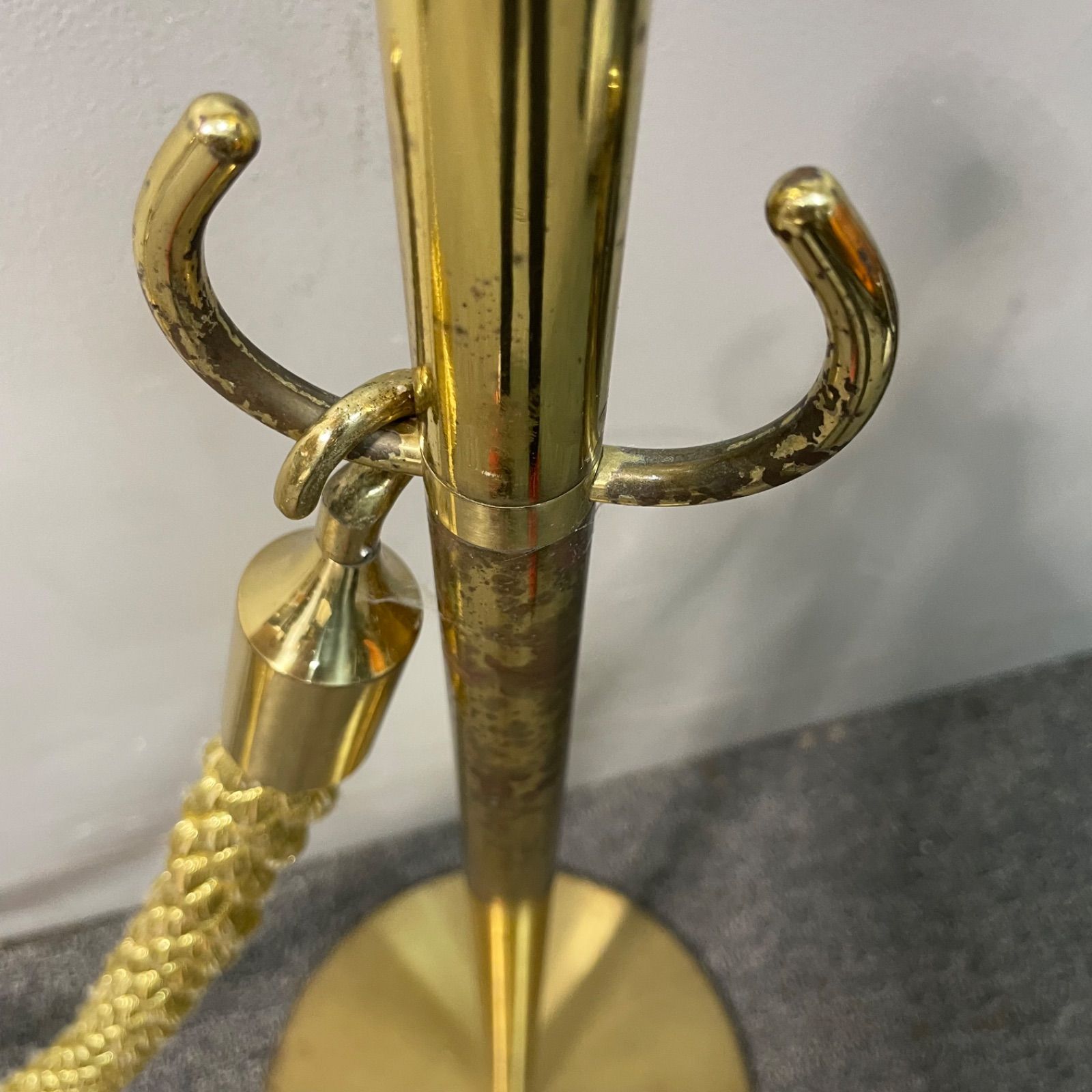 フロアガイドポール ロープスタンド 金 ゴールド 仕切り 展示会 美術館