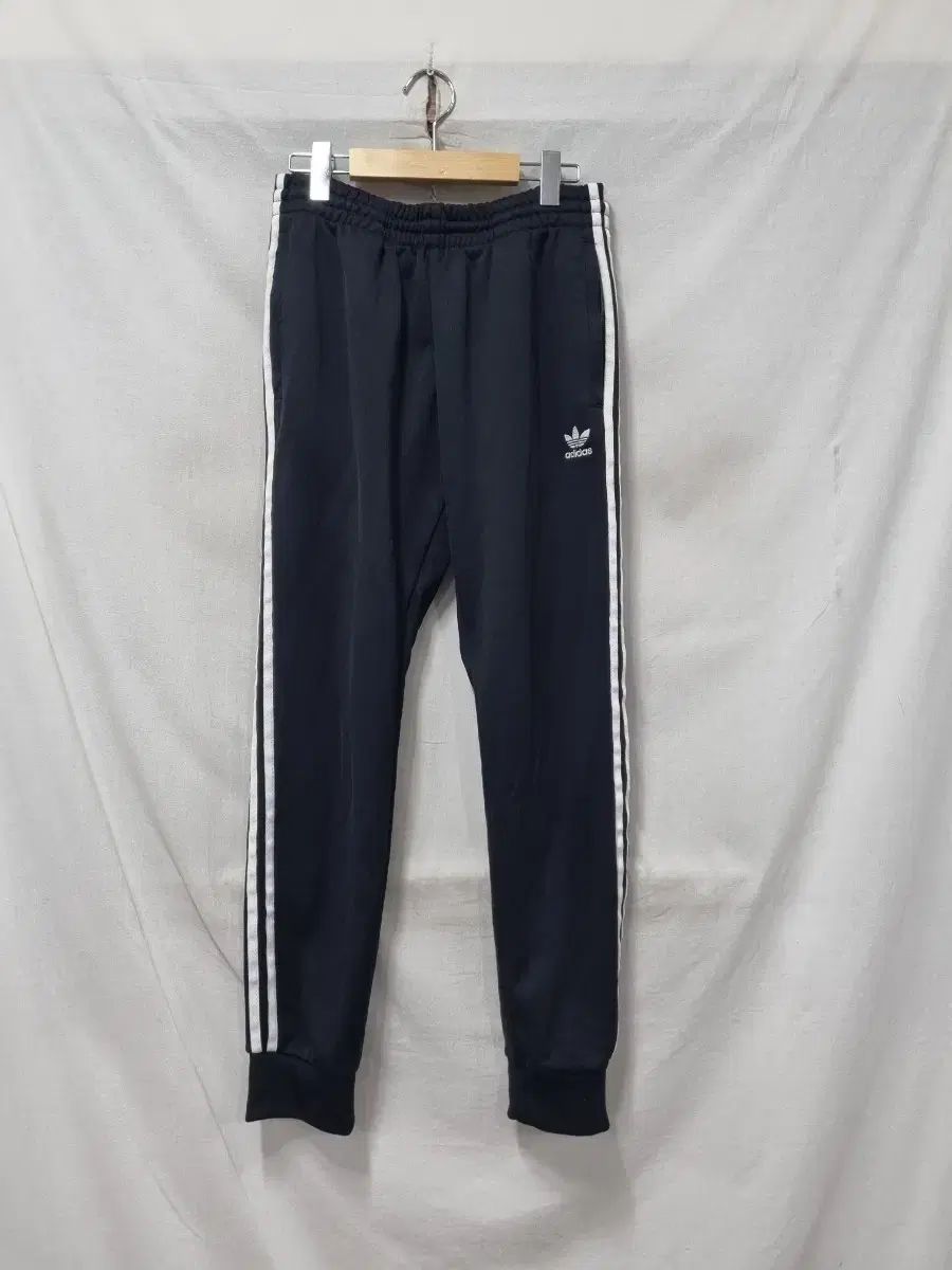 【雷市場（ポンジャン）商品韓国直送】 adidas(アディダス) トレーナー パンツ XL