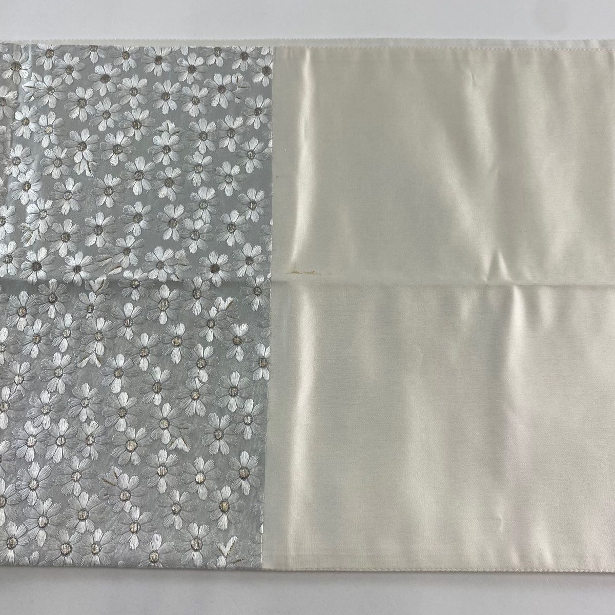もちろん正規品です。 袋帯 花 金銀糸 箔 灰白 六通 正絹