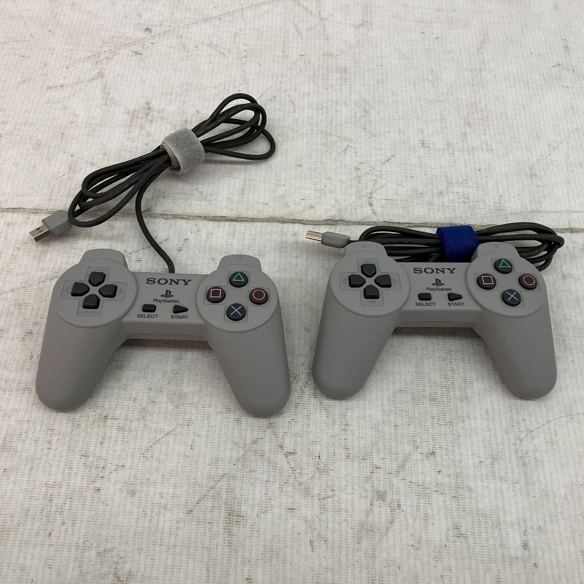 SONY ソニー/プレイステーションクラシック/SCPH-1000R/274564241135097/ゲーム機/Bランク/62【中古】 2426477912.jpg?1731312757