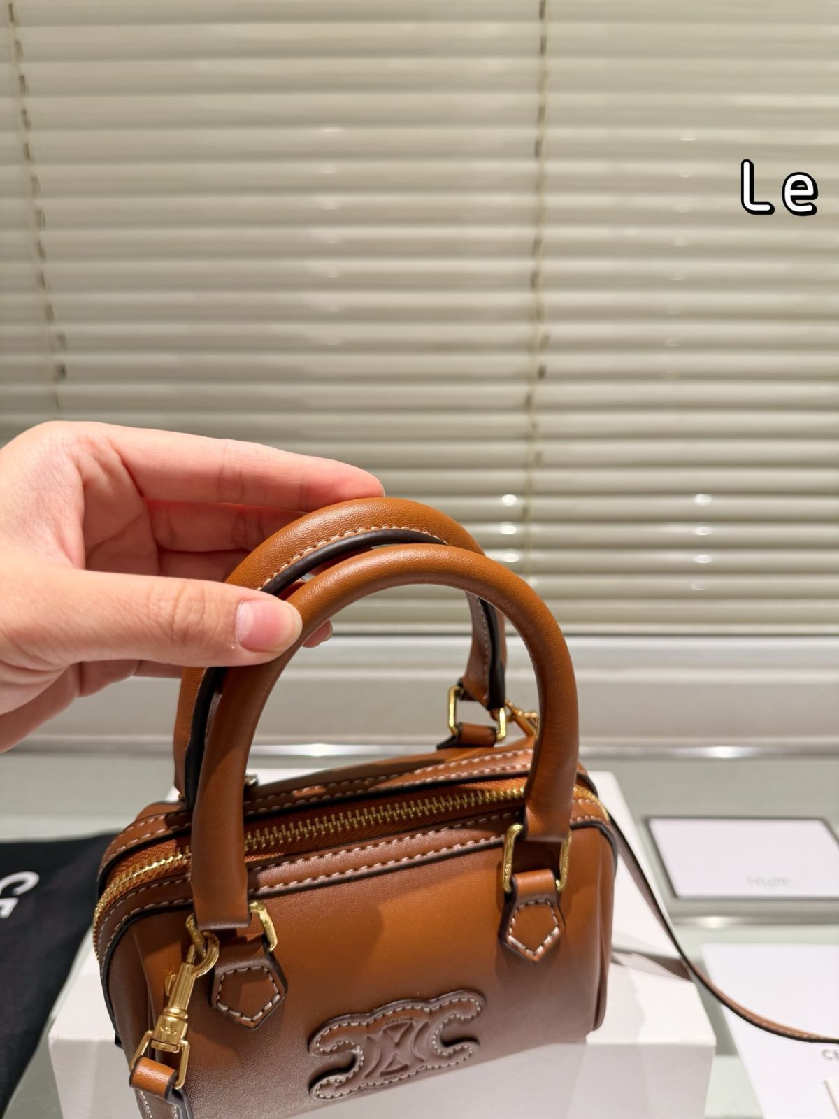 【緊急入荷】アウトレットCELINE★稀少ミディアムピローバッグ 今日特価】Celine Pillow Bag セリーヌ ピロー バッグ - メルカリ