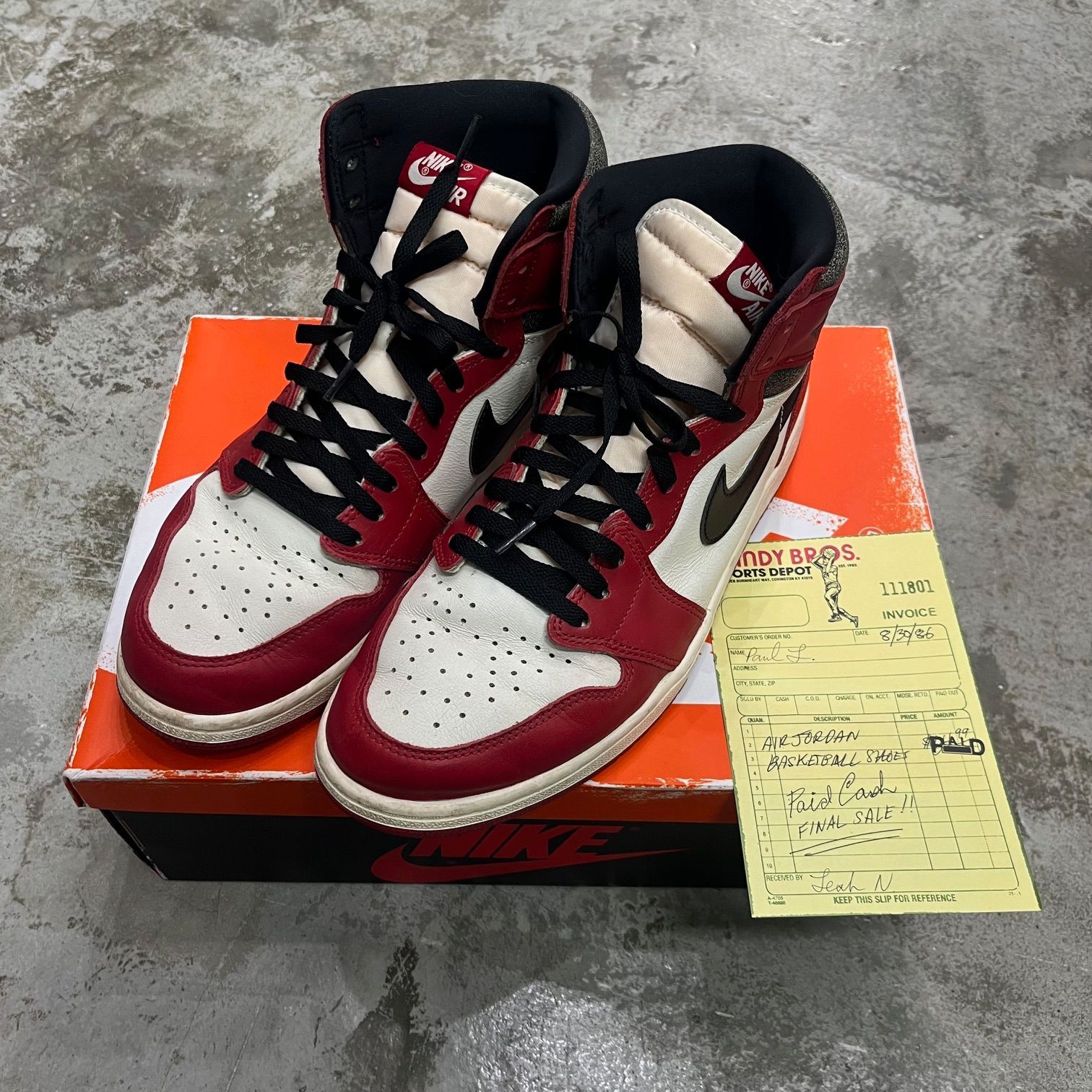 Tênis Nike Air Jordan 1 Retro High OG 'Chicago Lost & Found