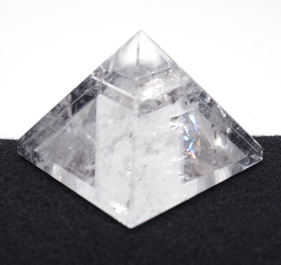 水晶ピラミッド 虹入り 37mm (44g) 天然水晶 浄化 幸運