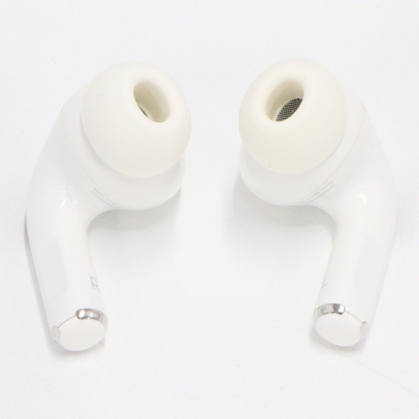 Apple AirPods Pro 第2世代 MQD83J/A 【非常に良い(A)】 どっち