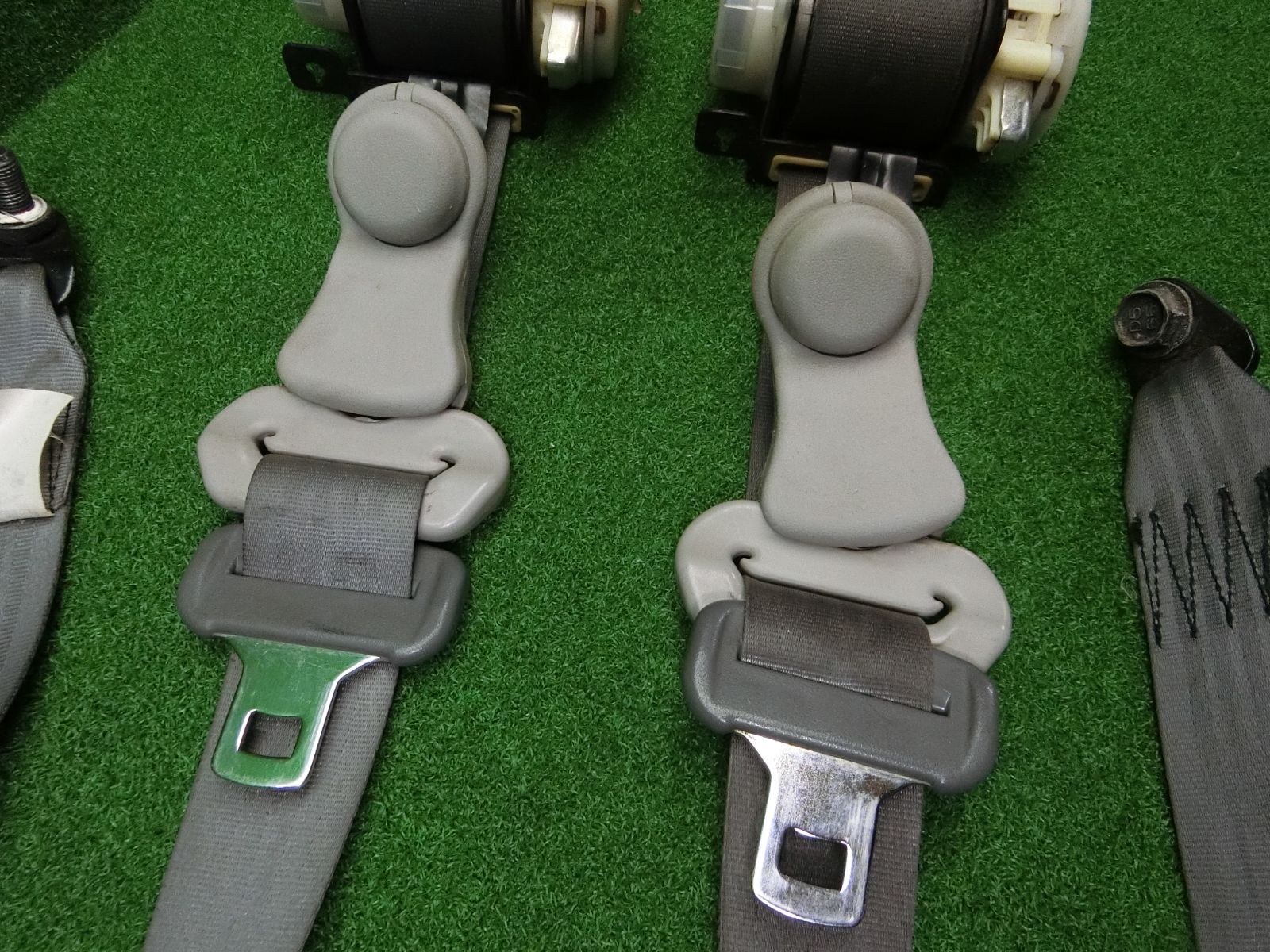 11181 日産 クリッパーリオ U71W フロント シートベルト 左右セット M89174T