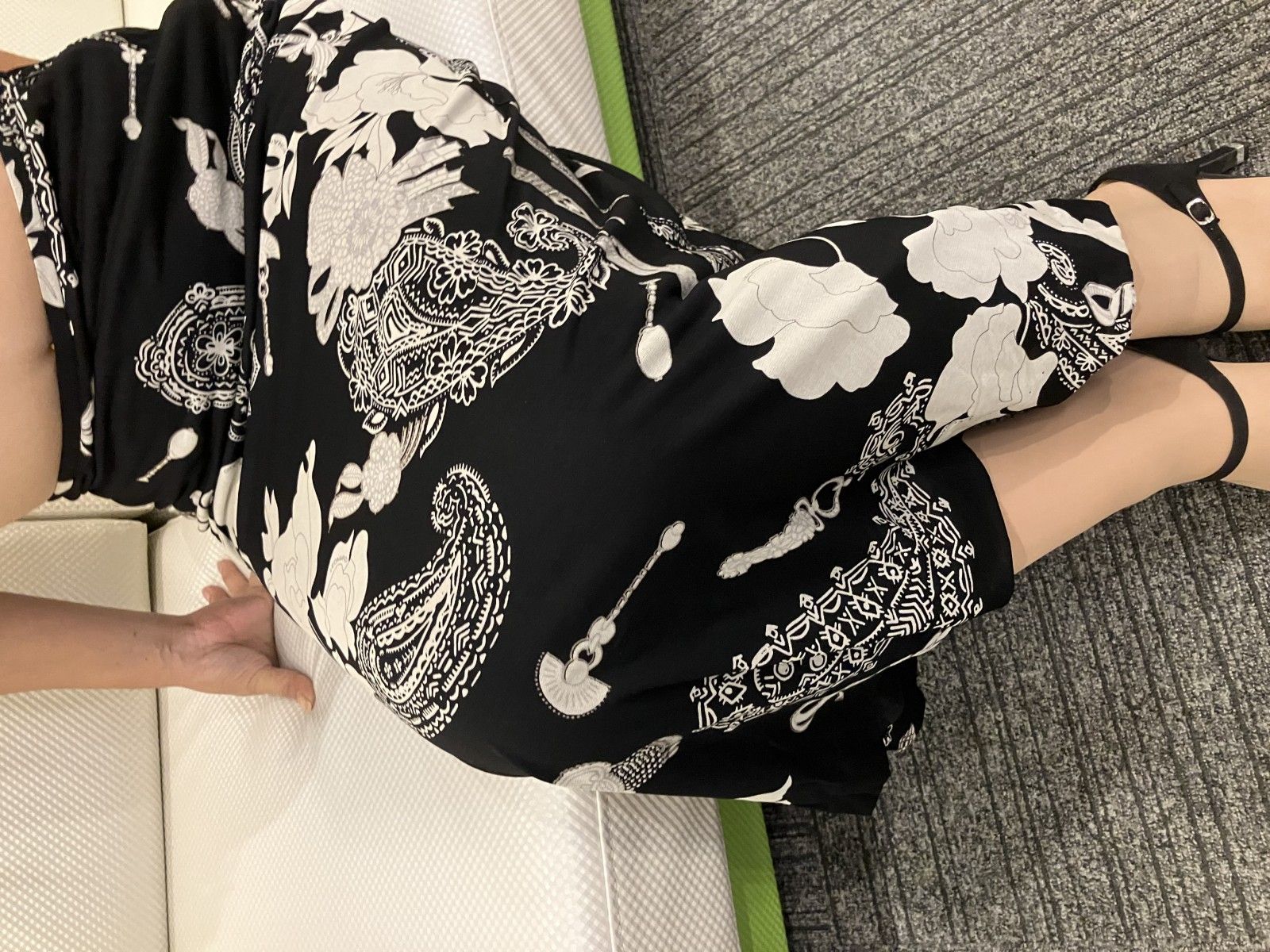 レオナール LEONARD ロングスカート 黒×白 ペイズリー柄 花柄 総