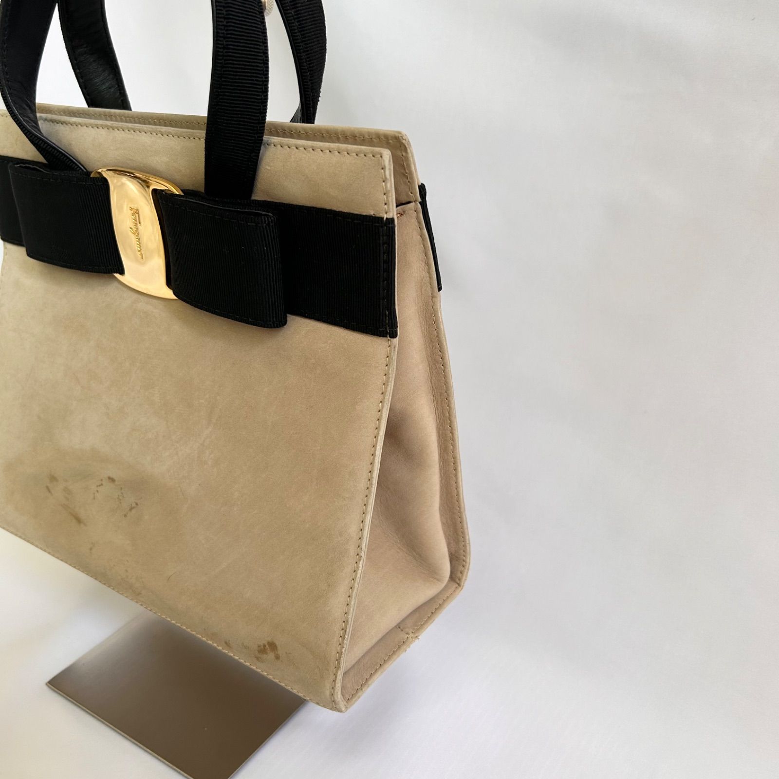 Ferragamo ヴァラリボンハンドバッグ ハンドバッグ スエード