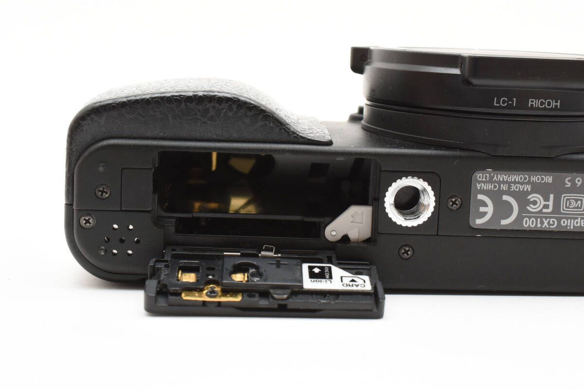 RICOH GX100 ☆送料無料☆ ☆良品☆ リコー RICOH CAPLIO GX100 元箱付属 VFなし コンパクト