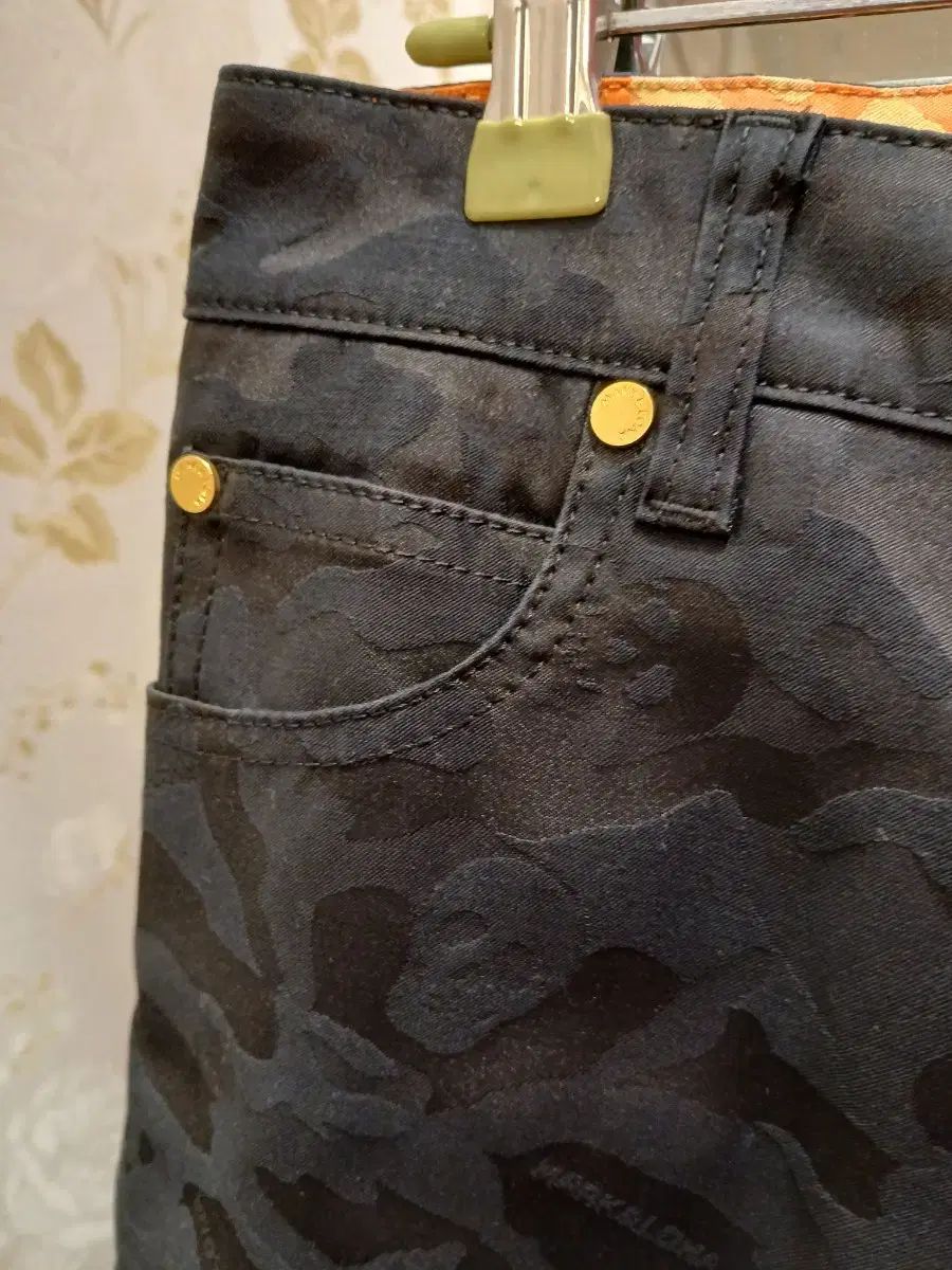 LONA マークアンドロナ