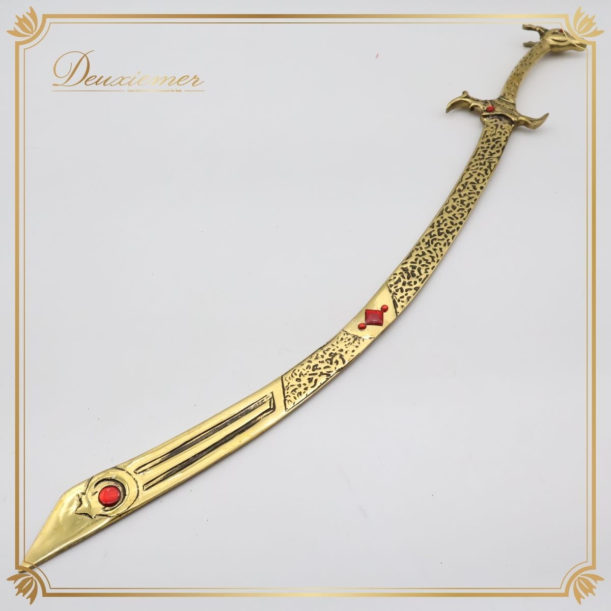 ベリーダンス用衣装 小物 ゴールド シミター ソード アサヤ 剣 刀 全長78CM 重量882g 金 赤 ラメ 重量感 道具 民族舞踊 きれいめ ダンス ダンス用品 ダンス小物 かっこいい 豪華 ゴージャス エレガント 発表会 ステージ 舞台 イベント