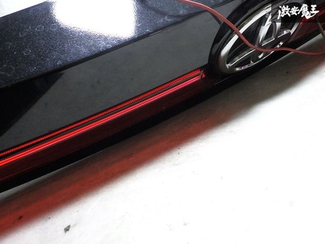 点灯OK 即発送 トヨタ 純正 MXUA80 ハリアー リア ゲート テールライト テールランプ付き バックドア ガーニッシュ 76801-48540