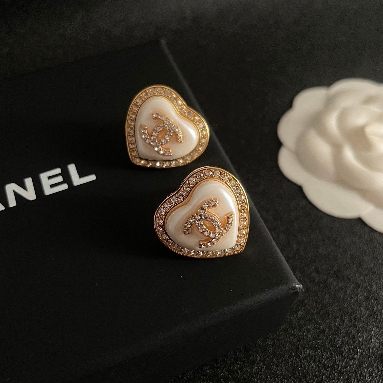 ヴィンテージ アルファベットピアス