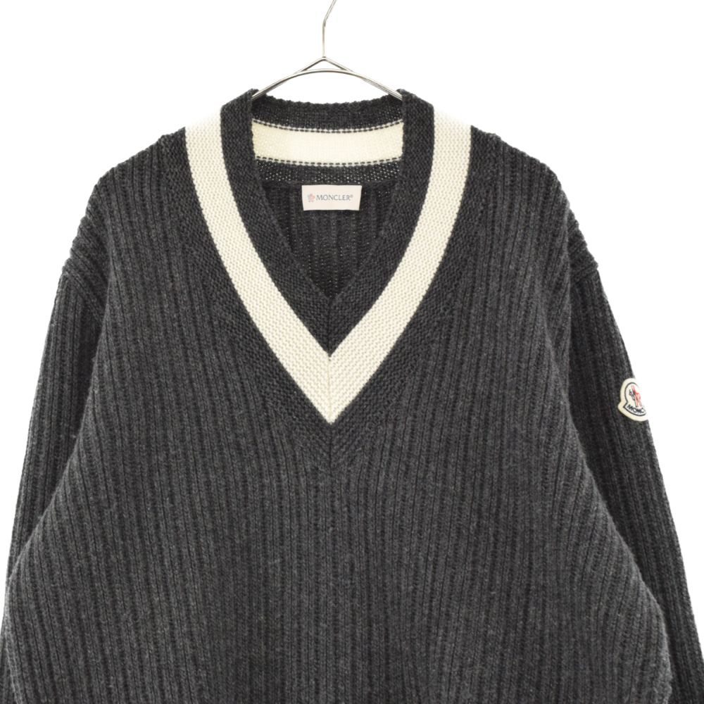 MONCLER (モンクレール) SCOLLO A V TRICOT ロゴワッペン Vネック 