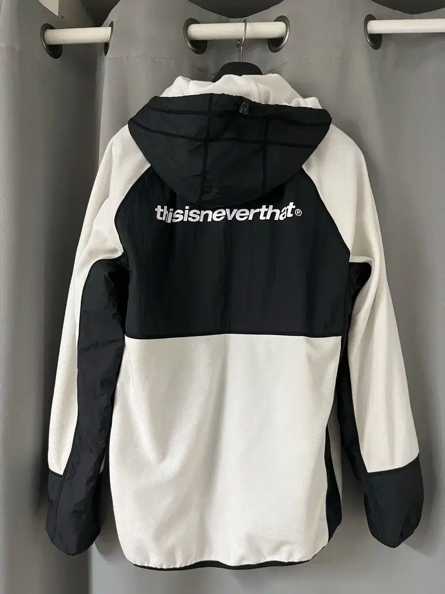 thisisneverthat(ディスイズネバーザット) フード付き ジップ