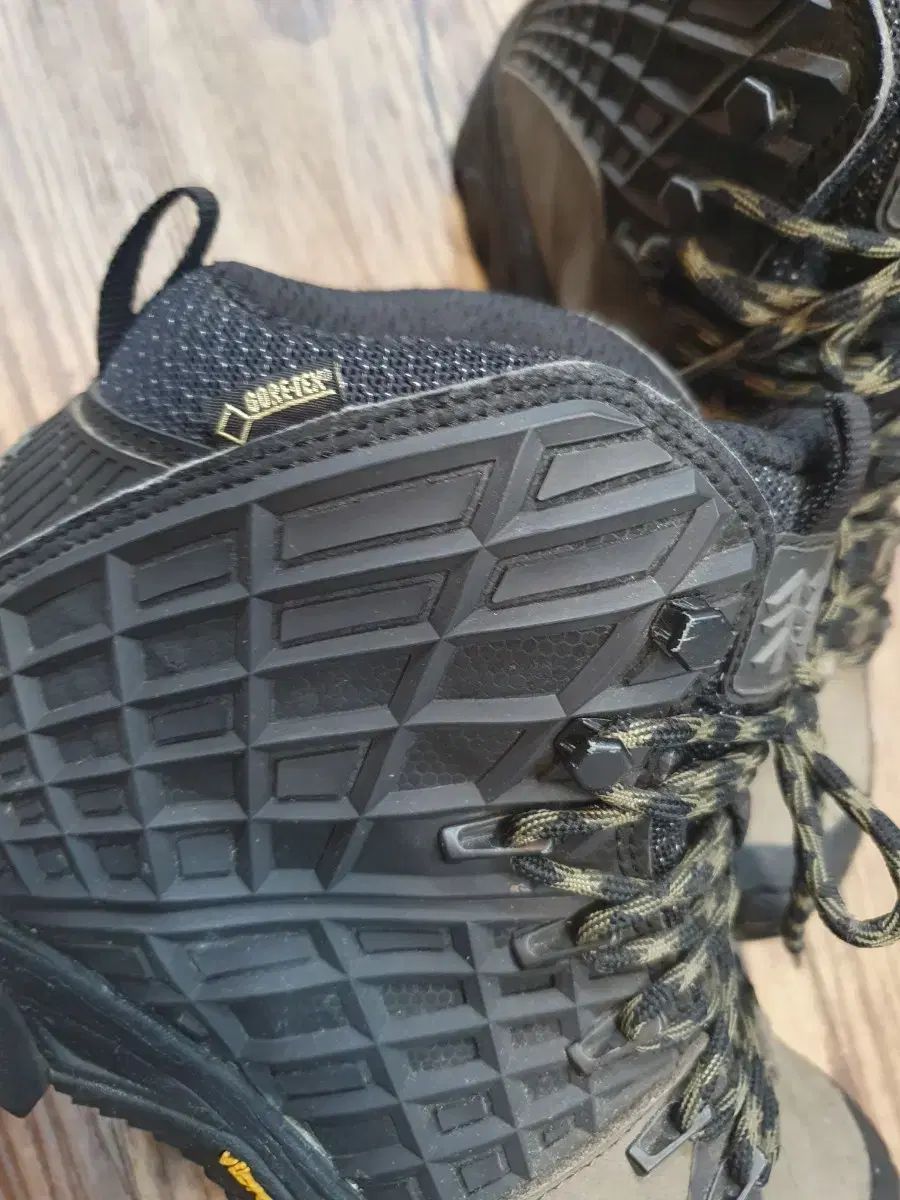 登山靴 トレッキングシューズ