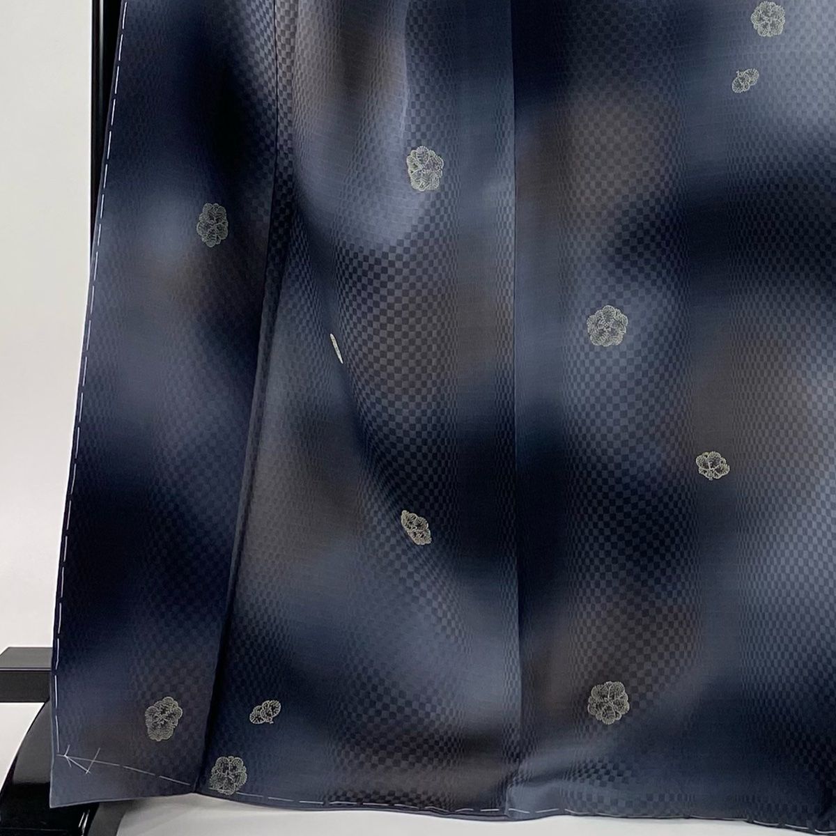 小紋 身丈169.5cm 裄丈69.5cm L 袷 梅 地紋 ぼかし 青灰色 正絹