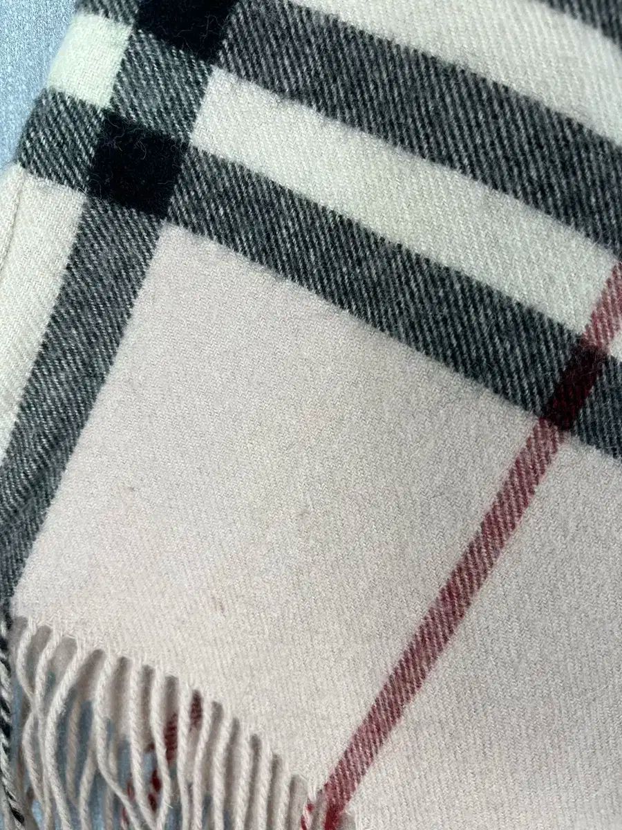バーバリープローサムポンチョ　ピンク バーバリー Burberry フード付きピンクポンチョ 90 - メルカリ