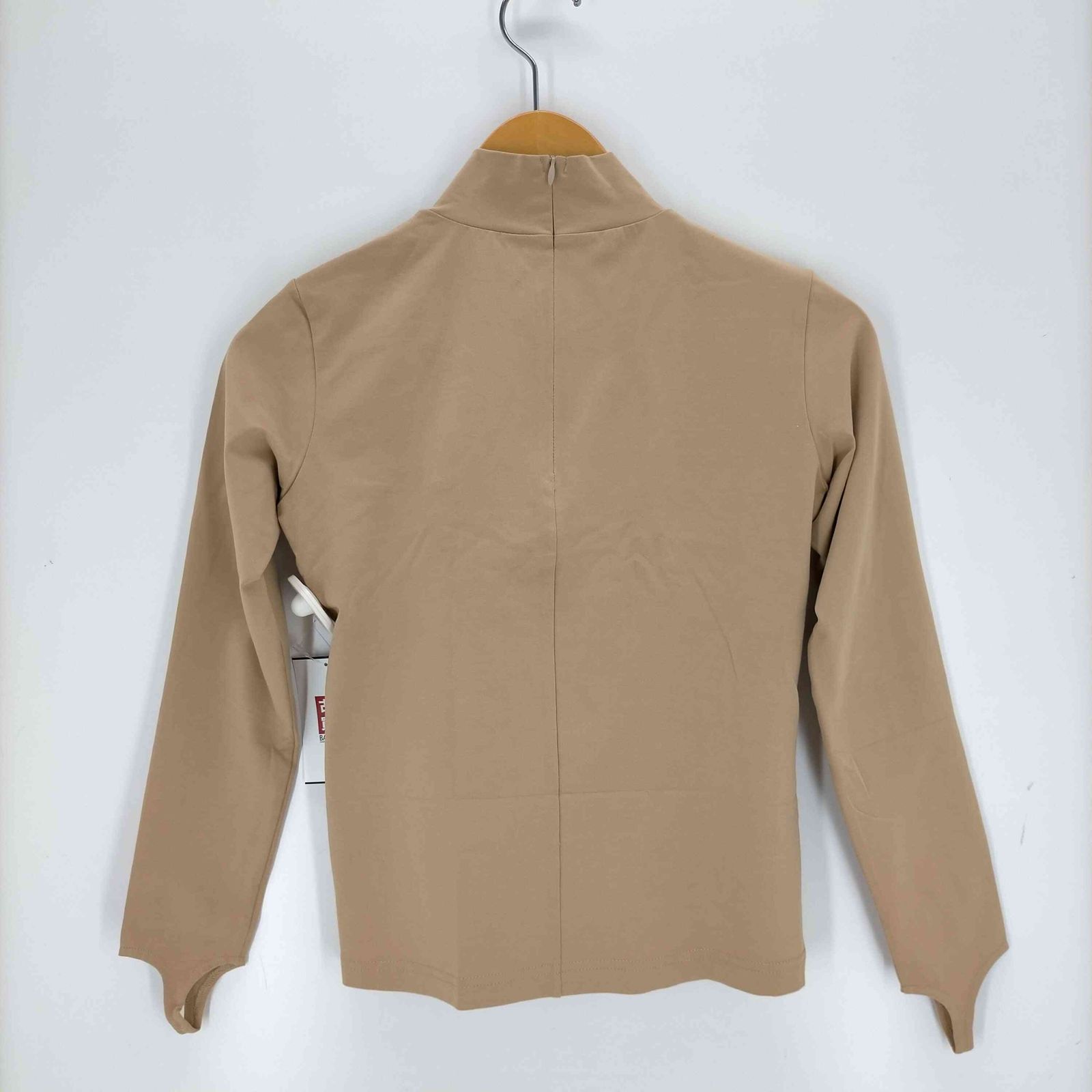 USED古着(ユーズドフルギ) {{JOHN}} NUDE FITTED CUT-OUT TOP レディー 中古 古着 0247 ユーズドフルギ USED古着 NUDE FITTED CUT-OUT TOP レディース