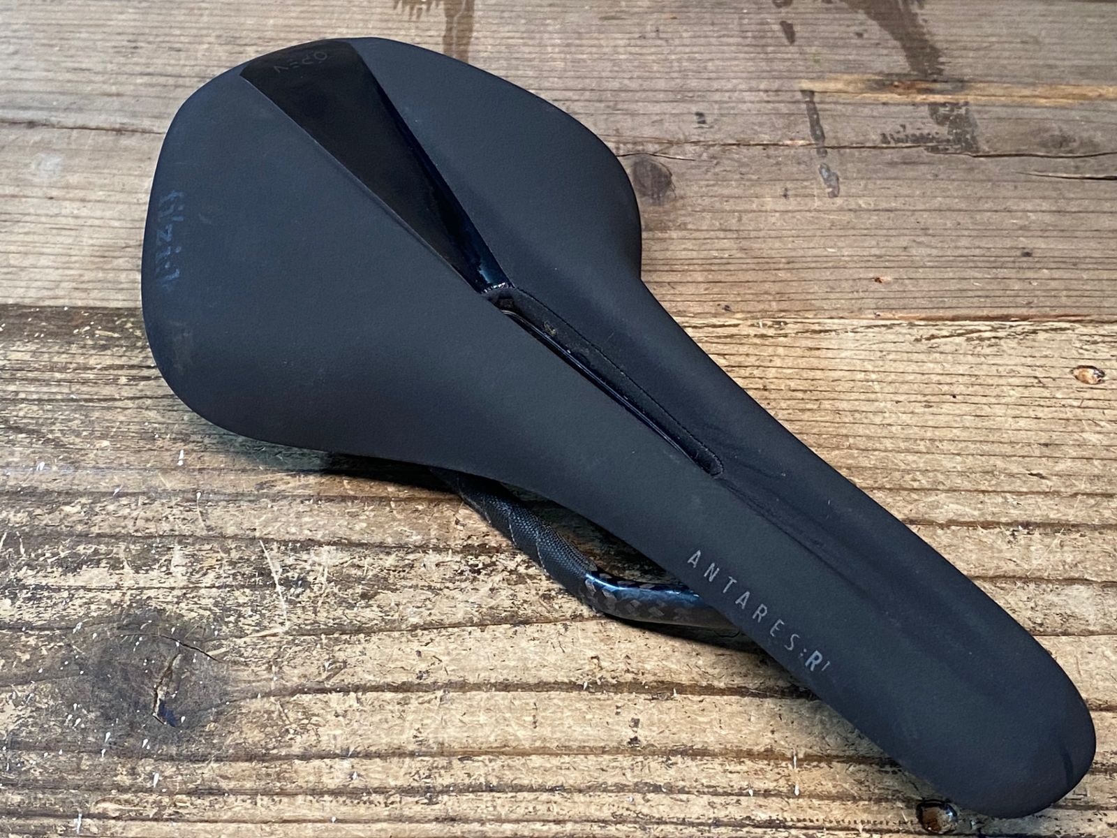 フィジーク Fizik Antares R1 Open サドル Fi'zi:k Antares R1 Open Saddle - Components