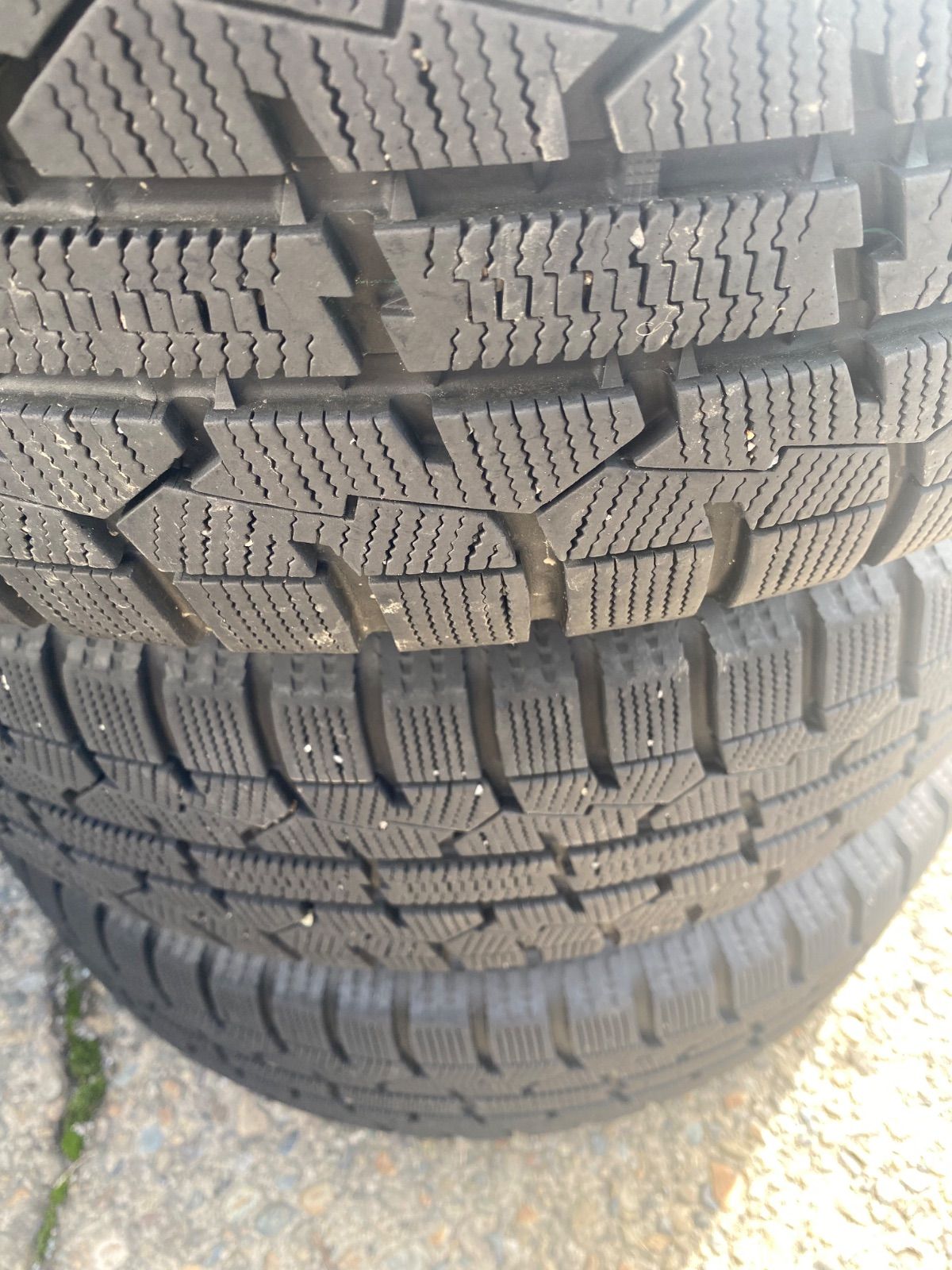 スタットレスタイヤ215 60R16