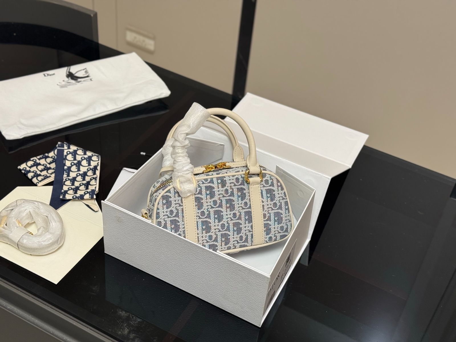 【ミニサイズで可愛い☆】Dior D-VIBE ボウリングバッグ 今日特価】Dior D-Vibe ミニボウリングバッグ サイズ 20×12cm