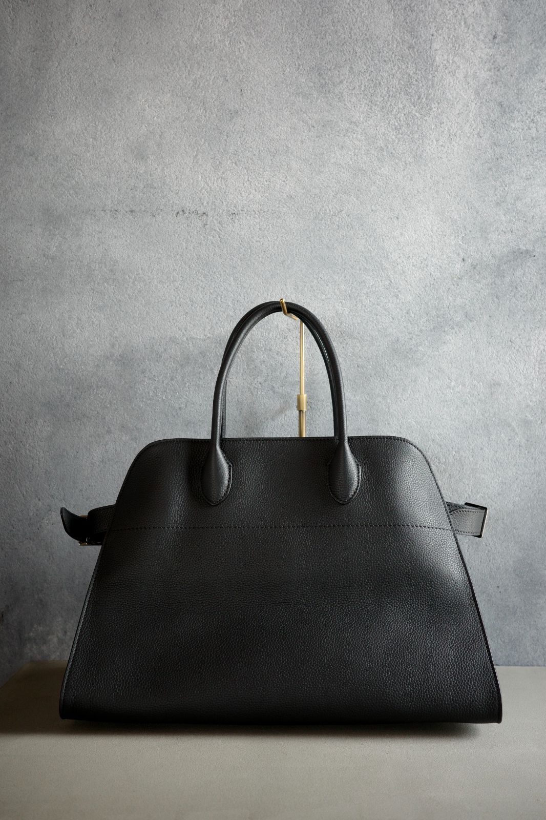 THE ROW マルゴー 黒シボ15 美品 THE ROW マルゴー 黒シボ15 美品 - メルカリ