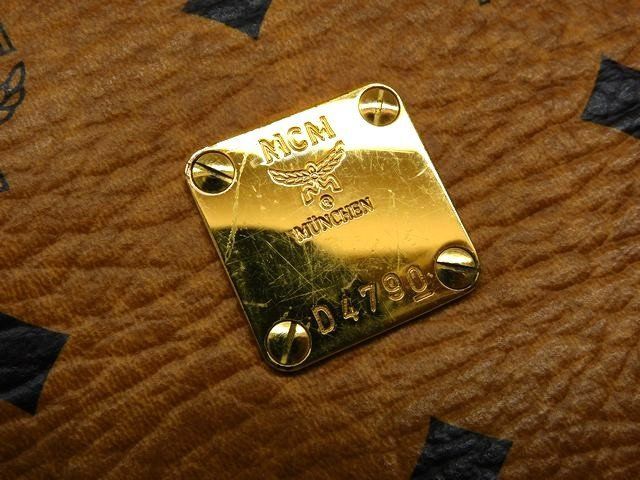 MCM 長財布 ラウンドファスナー ロゴプレート付き キャメル ☆ MCM ☆ ロゴモノグラム ラウンドファスナー長財布 (MCM/長財布