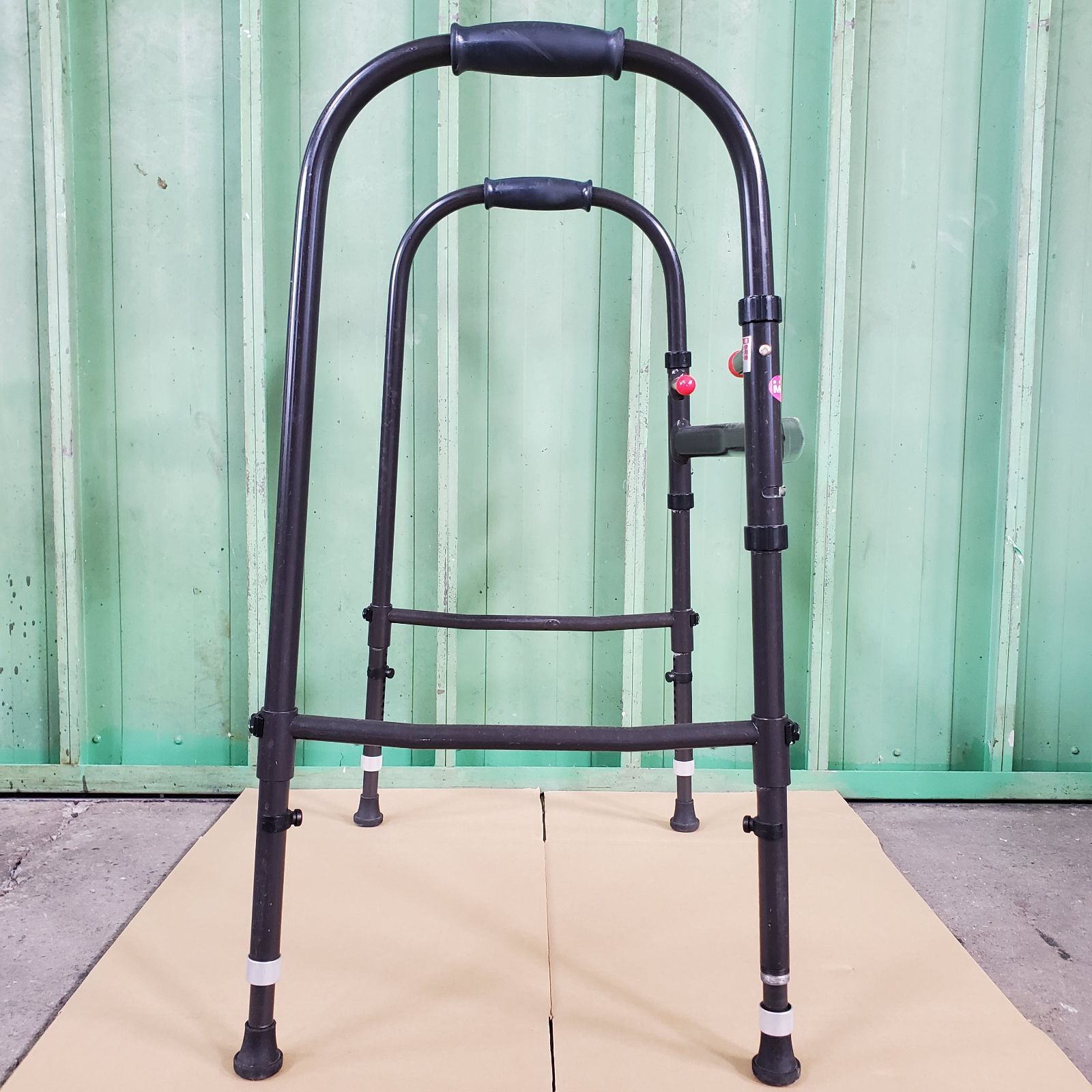 MgウォーカーⅢ型 Sサイズ 歩行補助具 歩行器 Meme ミーム 田辺プレス 