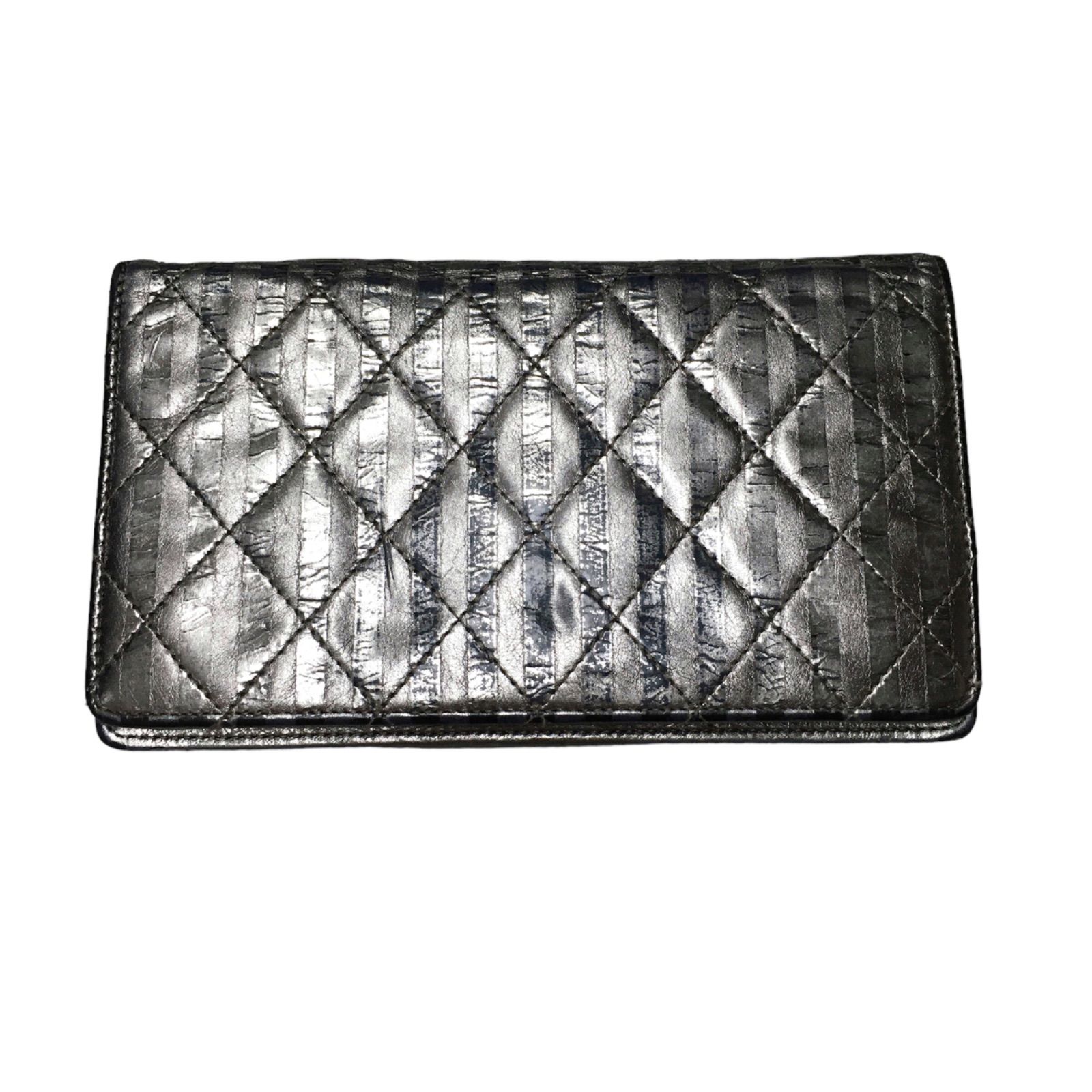 CHANELヴィンテージ　マトラッセココマーク二つ折長財布 希少】シャネル CHANEL 2.55 二つ折り長財布 メタルシルバー