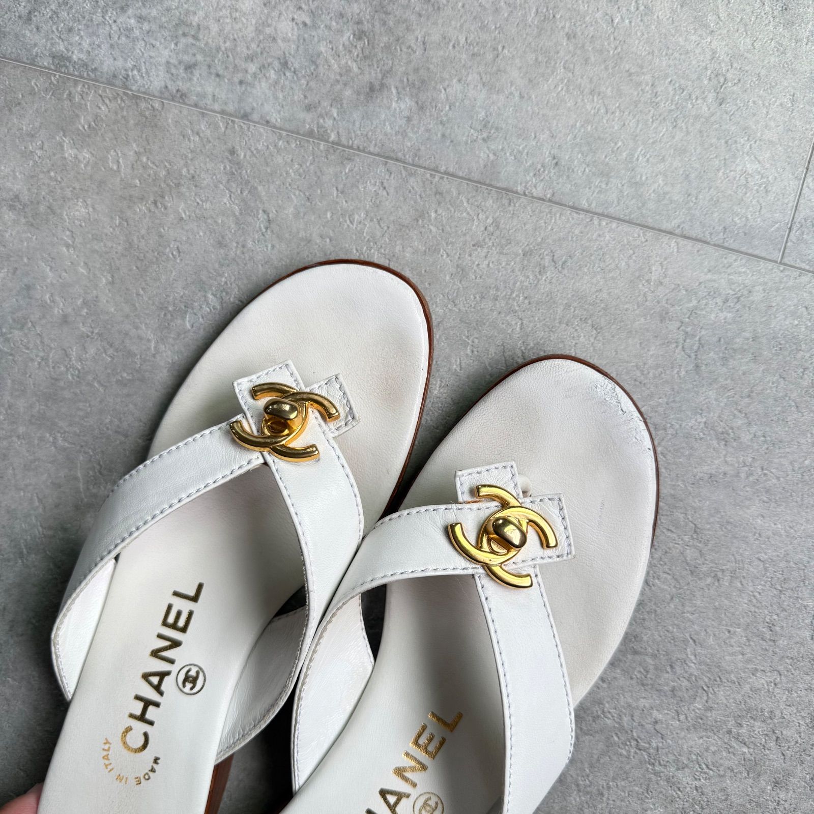 レザー ホワイト