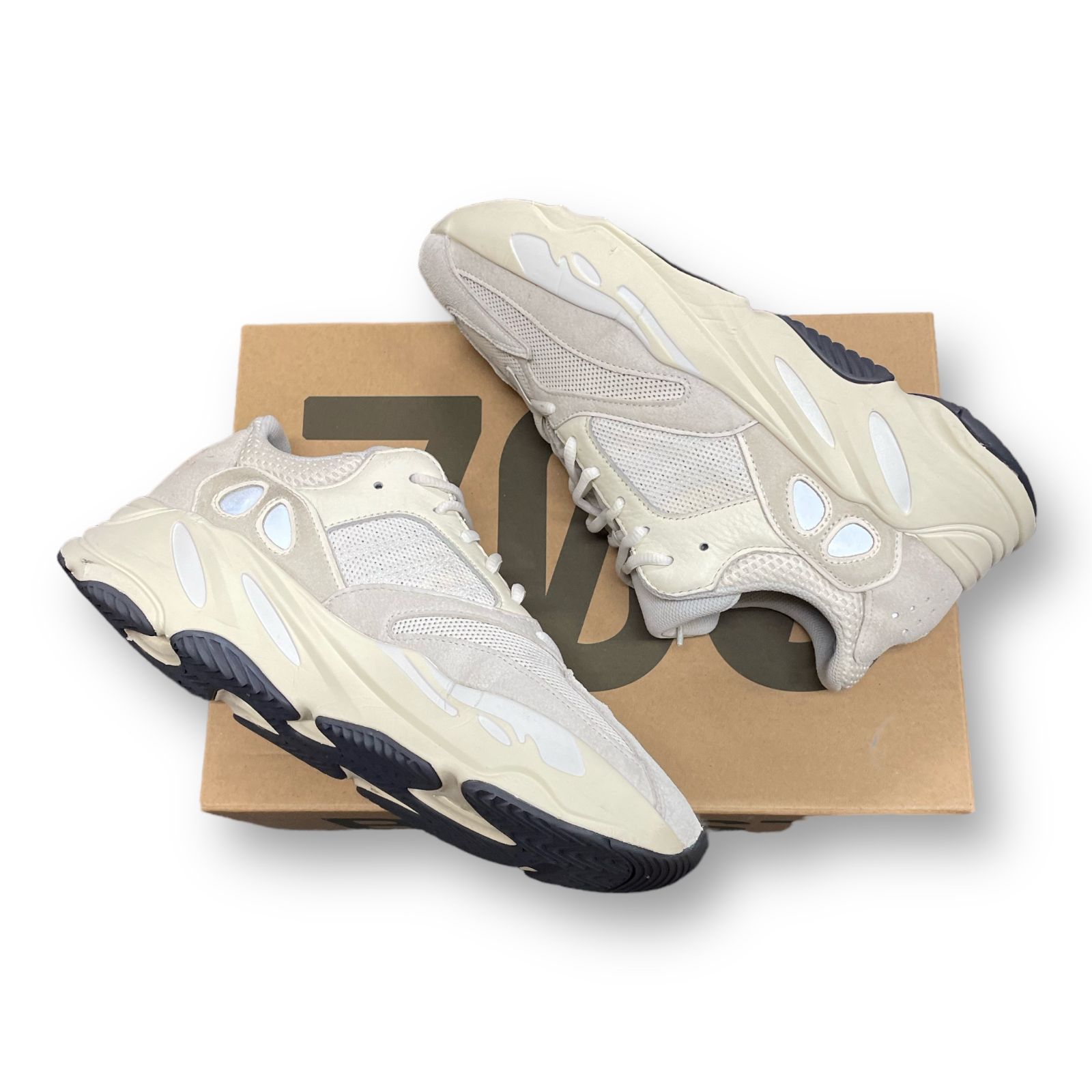 adidas Yeezy Boost 700 Analog イージーブースト700 アナログ