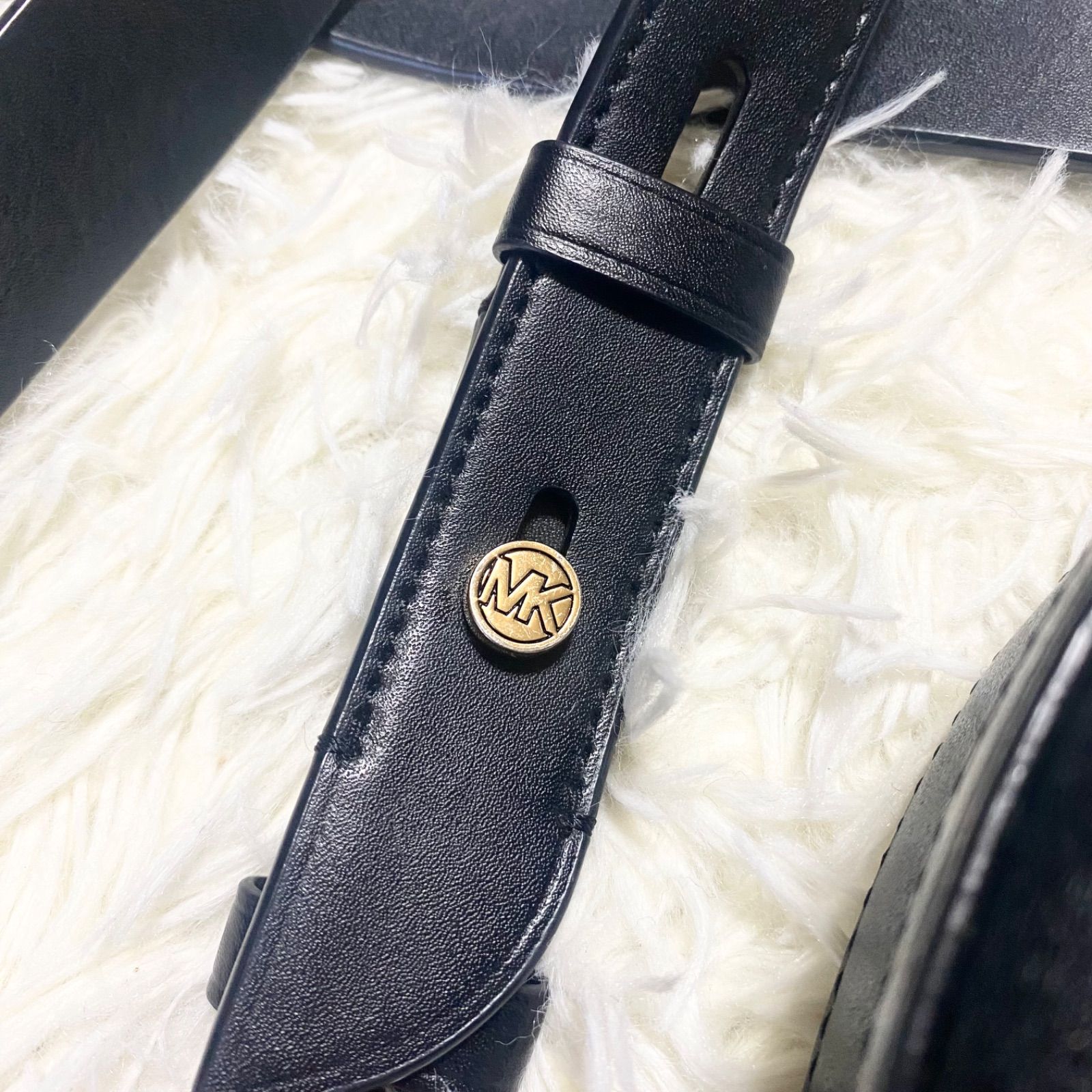 マイケルコース MICHAEL KORS ショルダーバッグ 黒 レザー 丸型