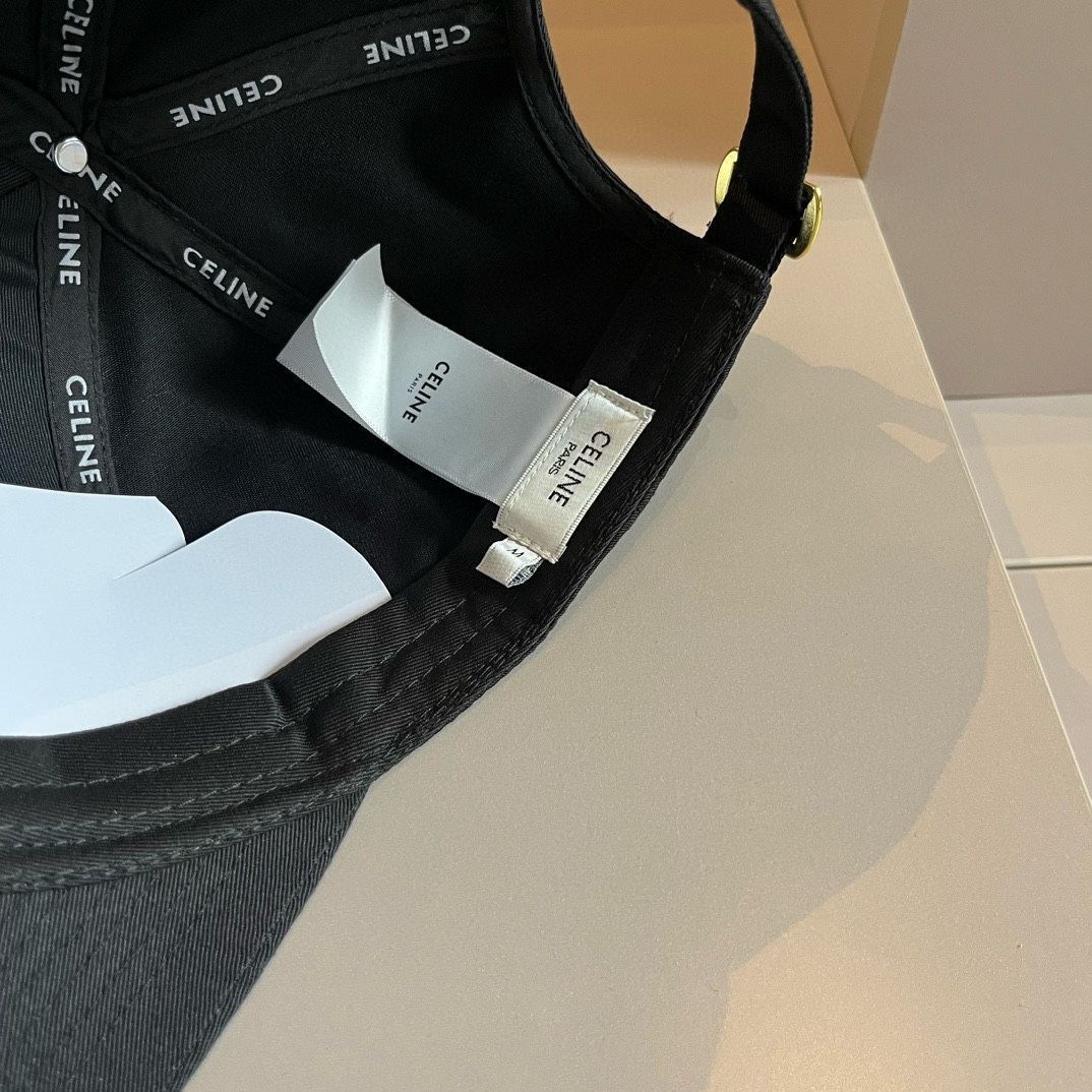 公式モデルのベースボールキャップ