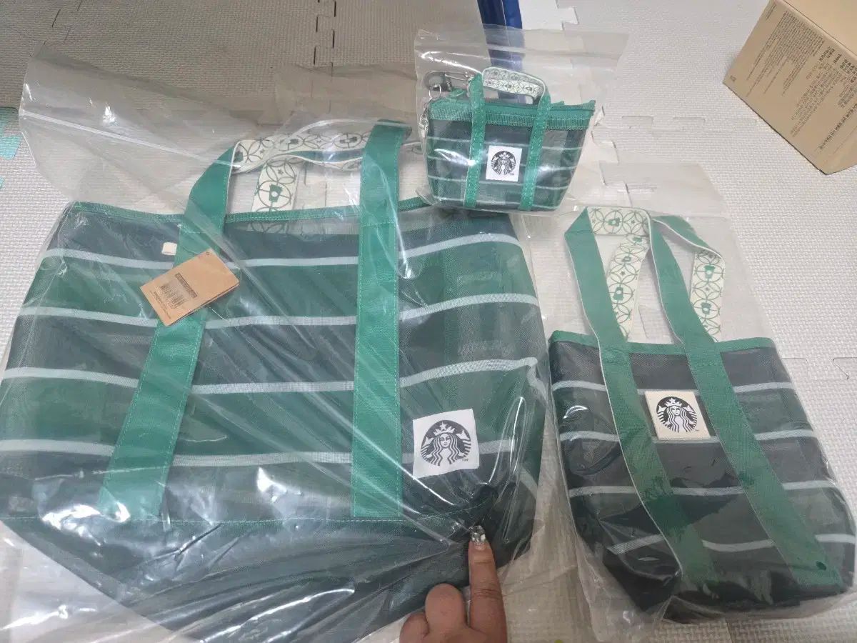 グラウニースクエア編み　マルチカバー　こたつ掛け　ベッドカバー　かぎ針編み グラウニースクエア編み マルチカバー こたつ掛け ベッドカバー かぎ針