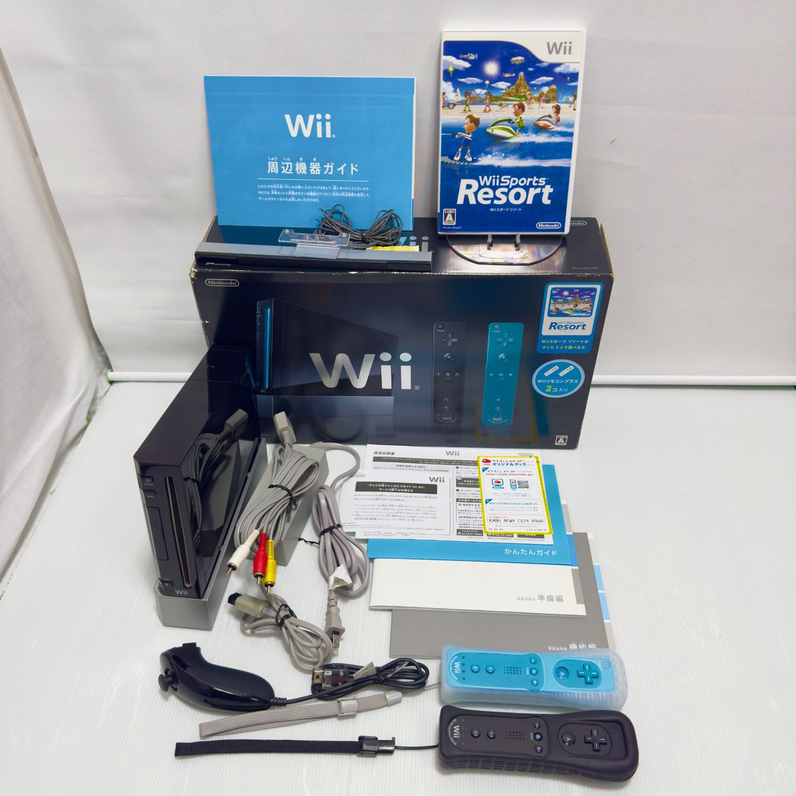 任天堂 Wii本体 (クロ) Wiiリモコンプラス2個、Wiiスポーツリゾート同 