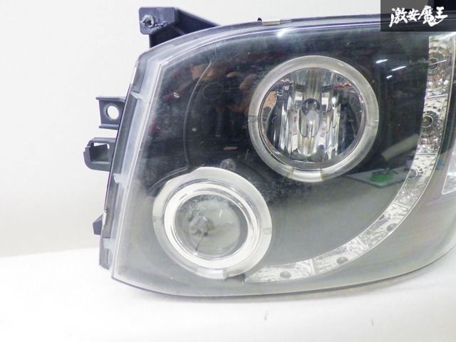 ハイエース3型 インナーブラックヘッドライト値下げしました❗️ ハイエース 3型 HID タイプ ヘッドライト ブラックインナー 左右